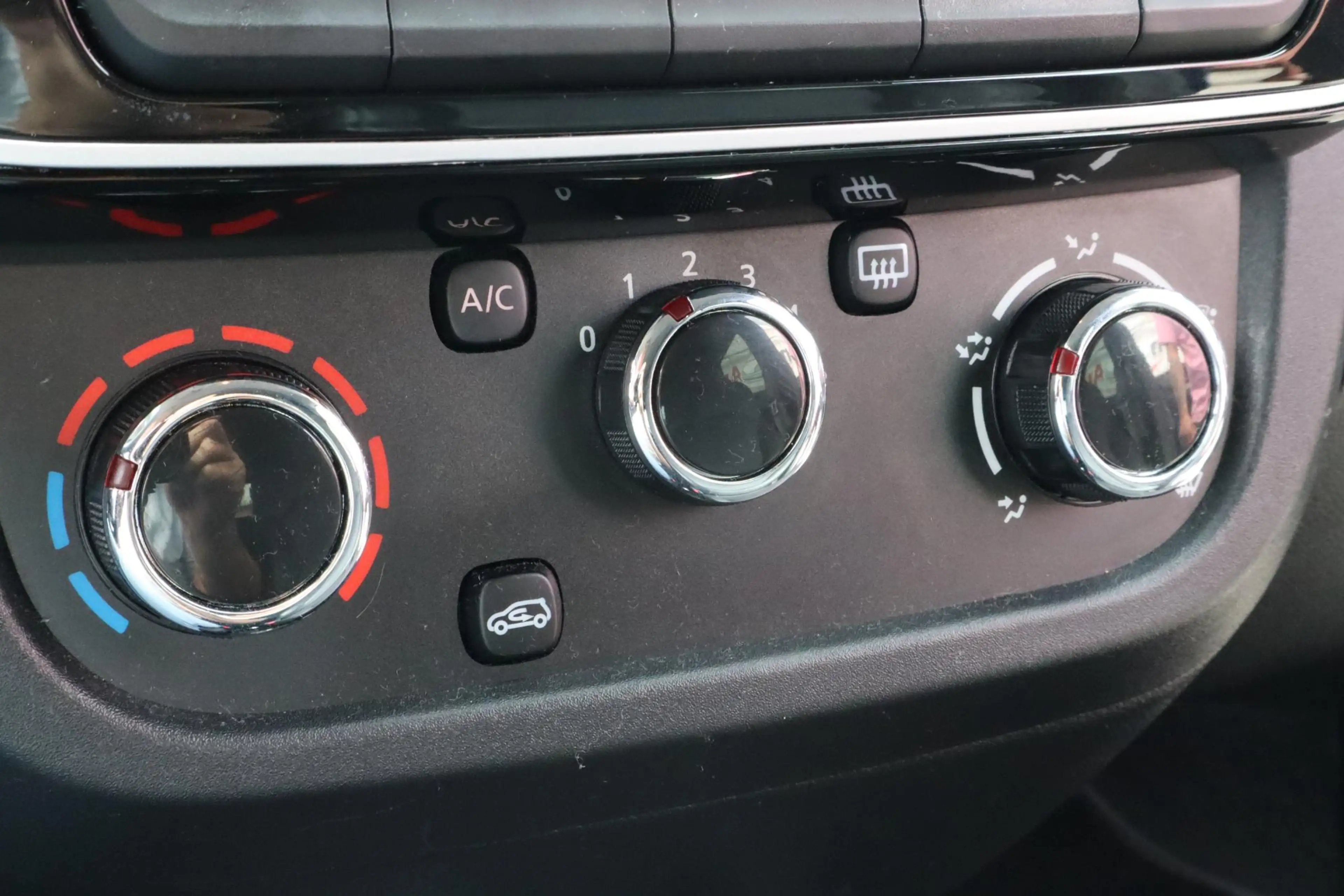 Dacia Spring Expression 27 kWh | SOH 93,4 % | Camera | Apple Ca — photo 10
