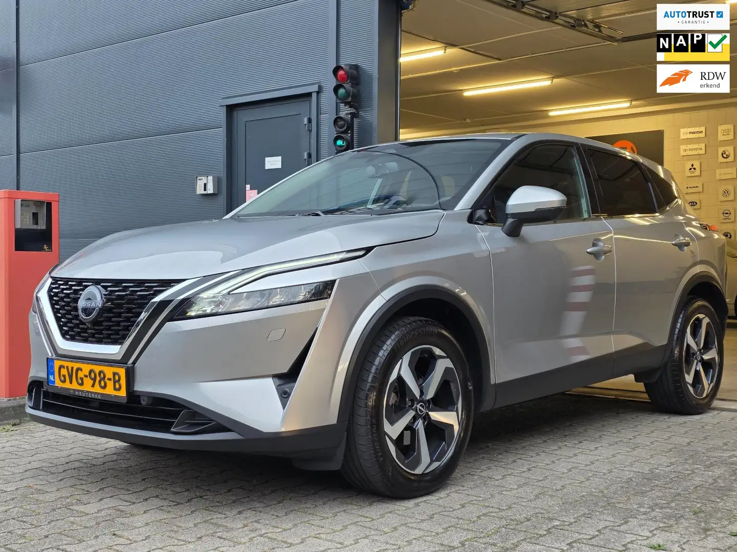 Nissan Qashqai 1.3 MHEV Xtronic N-Connecta / F.GARANTIE 2-10-26 / Gris - 1
