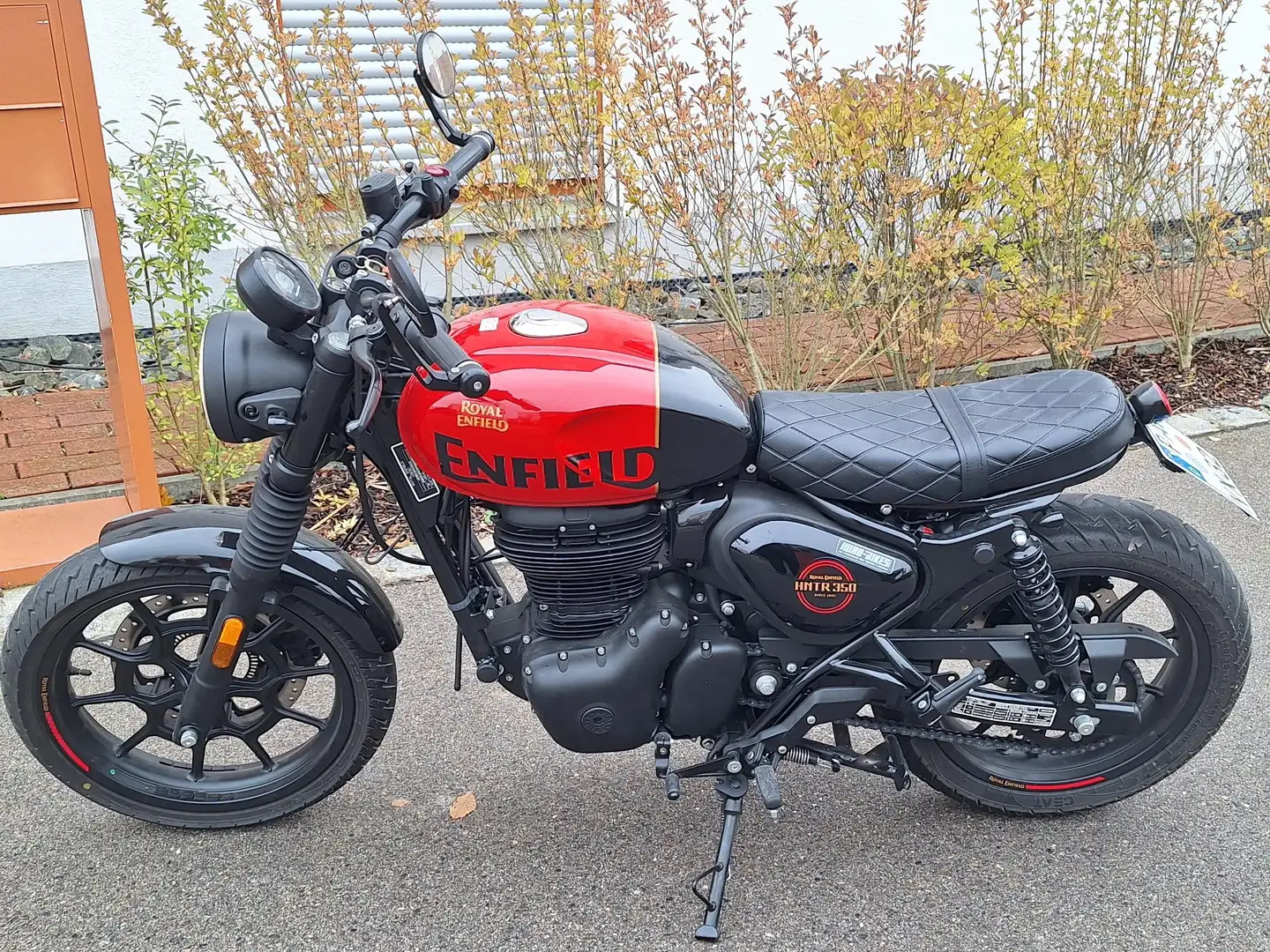 Royal Enfield HNTR350 crvena - 1
