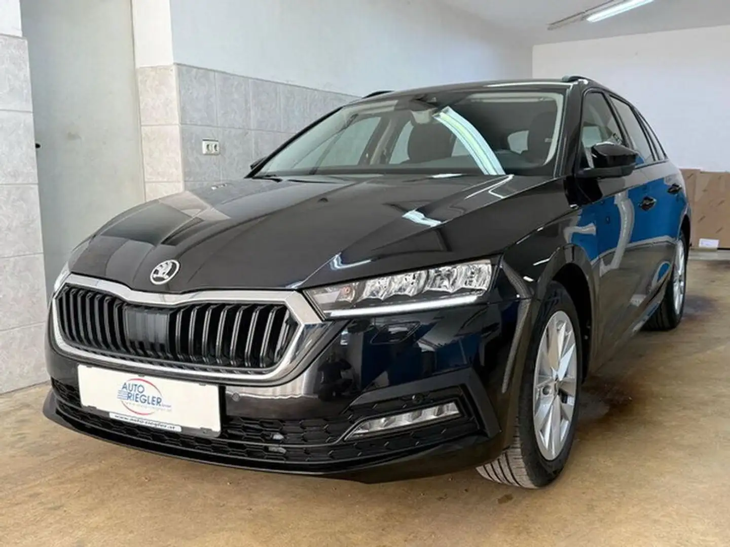 Skoda Octavia Ambition ''LED-Navi-Virtual-Sitzh.-Alu'' Schwarz - 1
