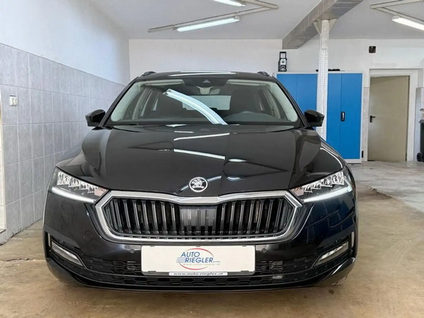 Skoda Octavia Ambition ''LED-Navi-Virtual-Sitzh.-Alu'' Schwarz - 2