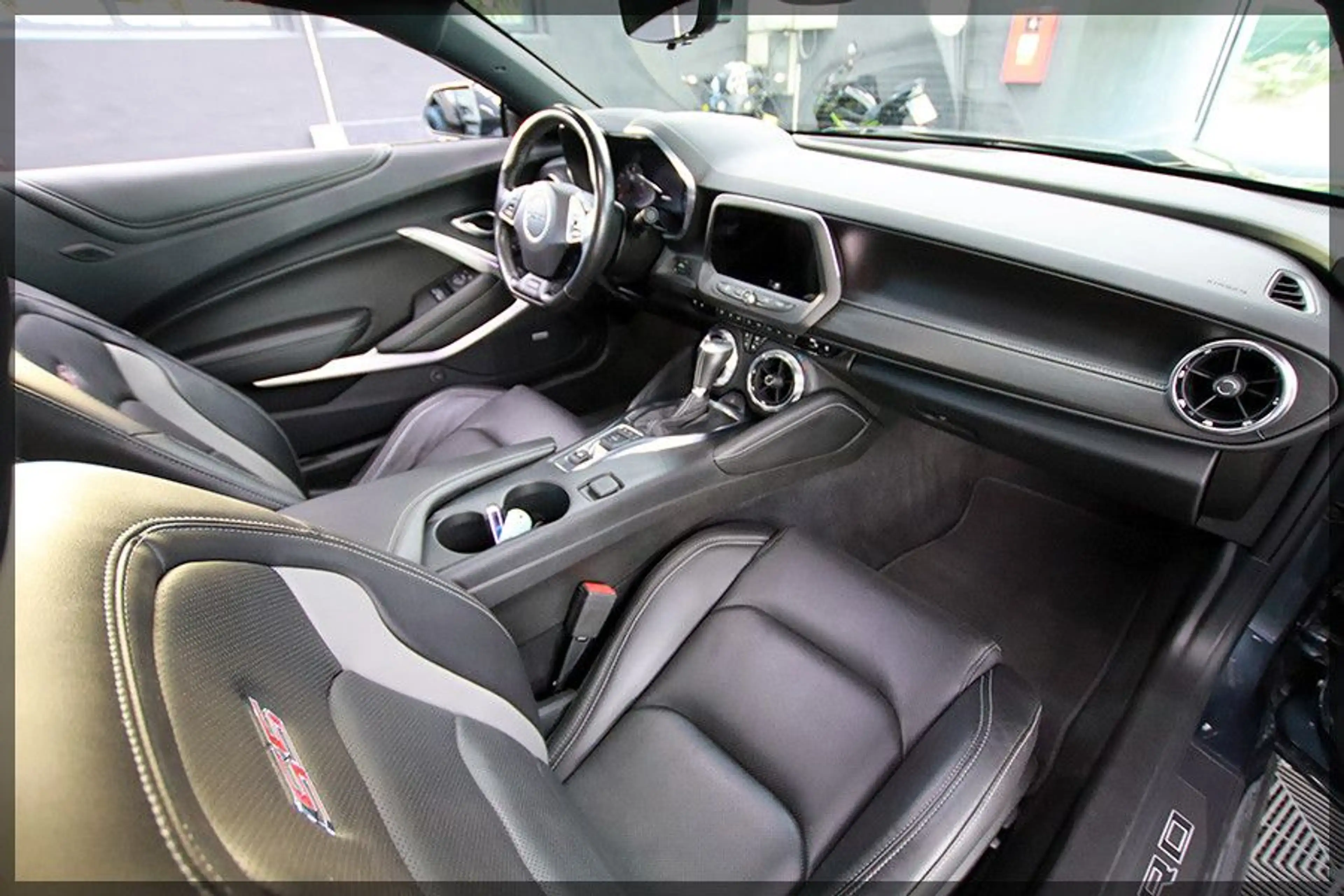 Chevrolet Camaro 6.2 V8 2SS PDC / CAM / CLEAN TITLE — photo 13