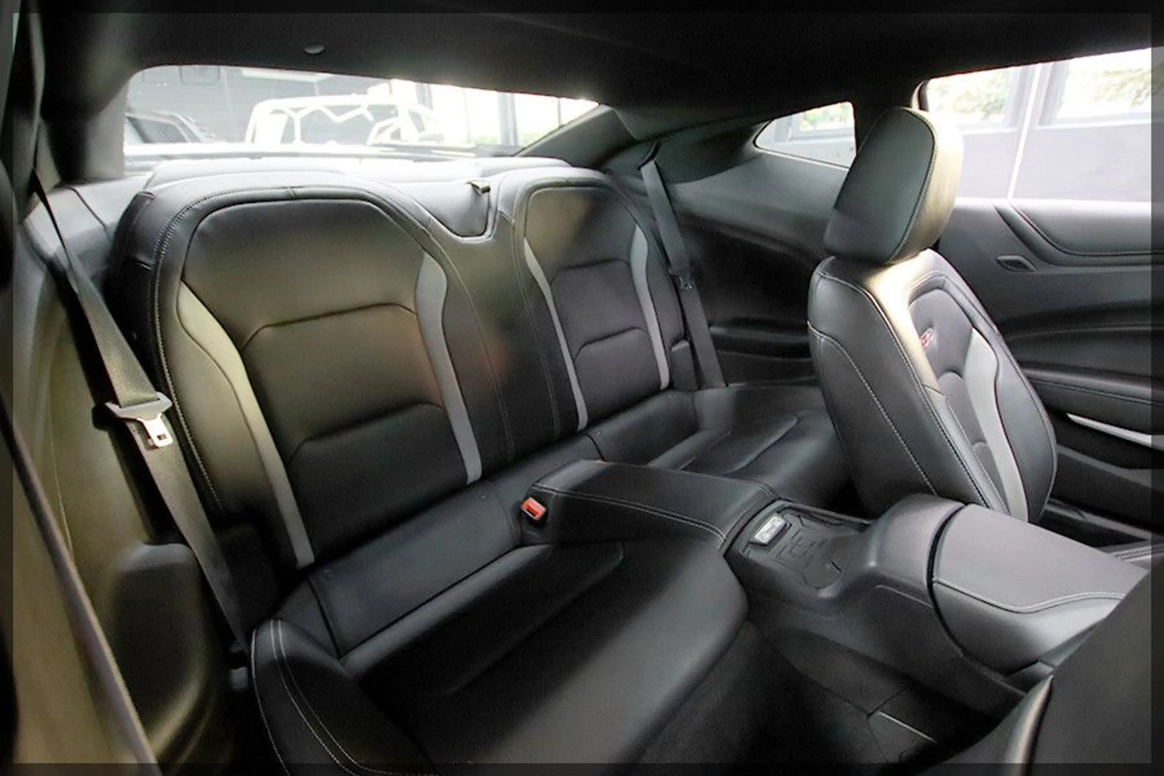 Chevrolet Camaro 6.2 V8 2SS PDC / CAM / CLEAN TITLE — photo 15