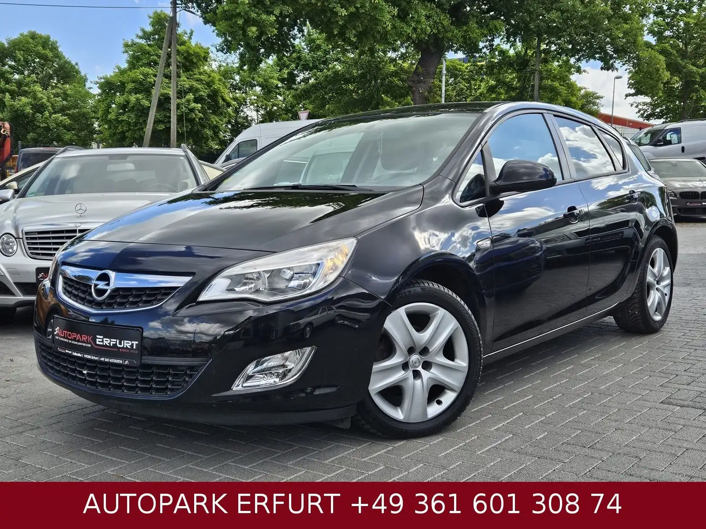 Opel Astra J Lim. 5-trg. Design Edition*Klima*Temp*Ph Negro - 1