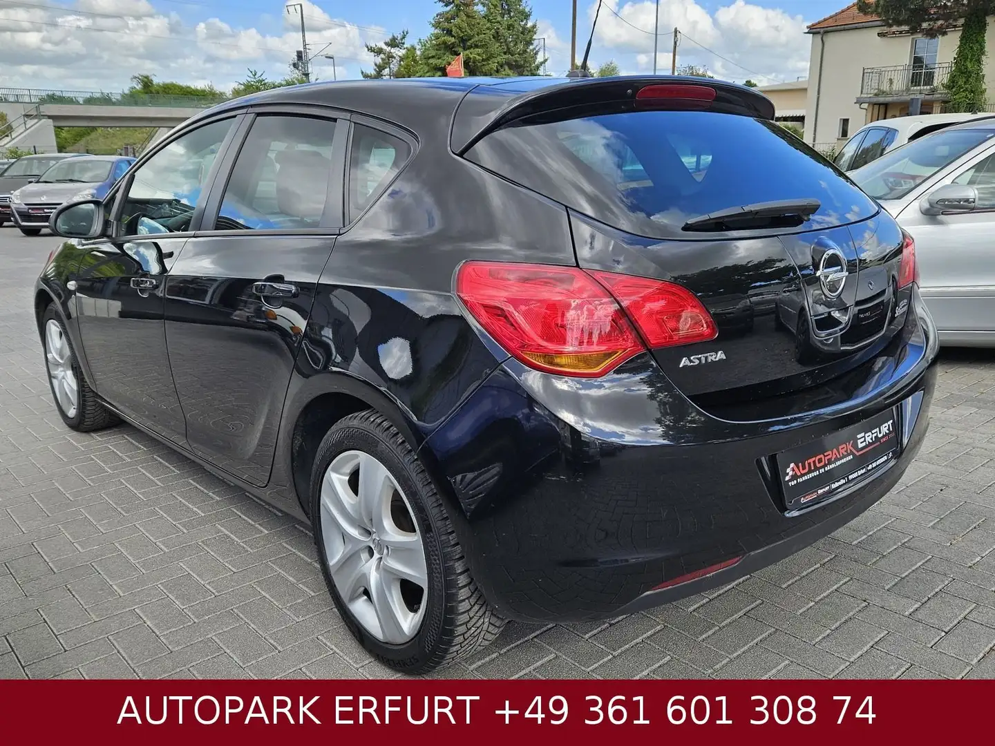 Opel Astra J Lim. 5-trg. Design Edition*Klima*Temp*Ph Negro - 2