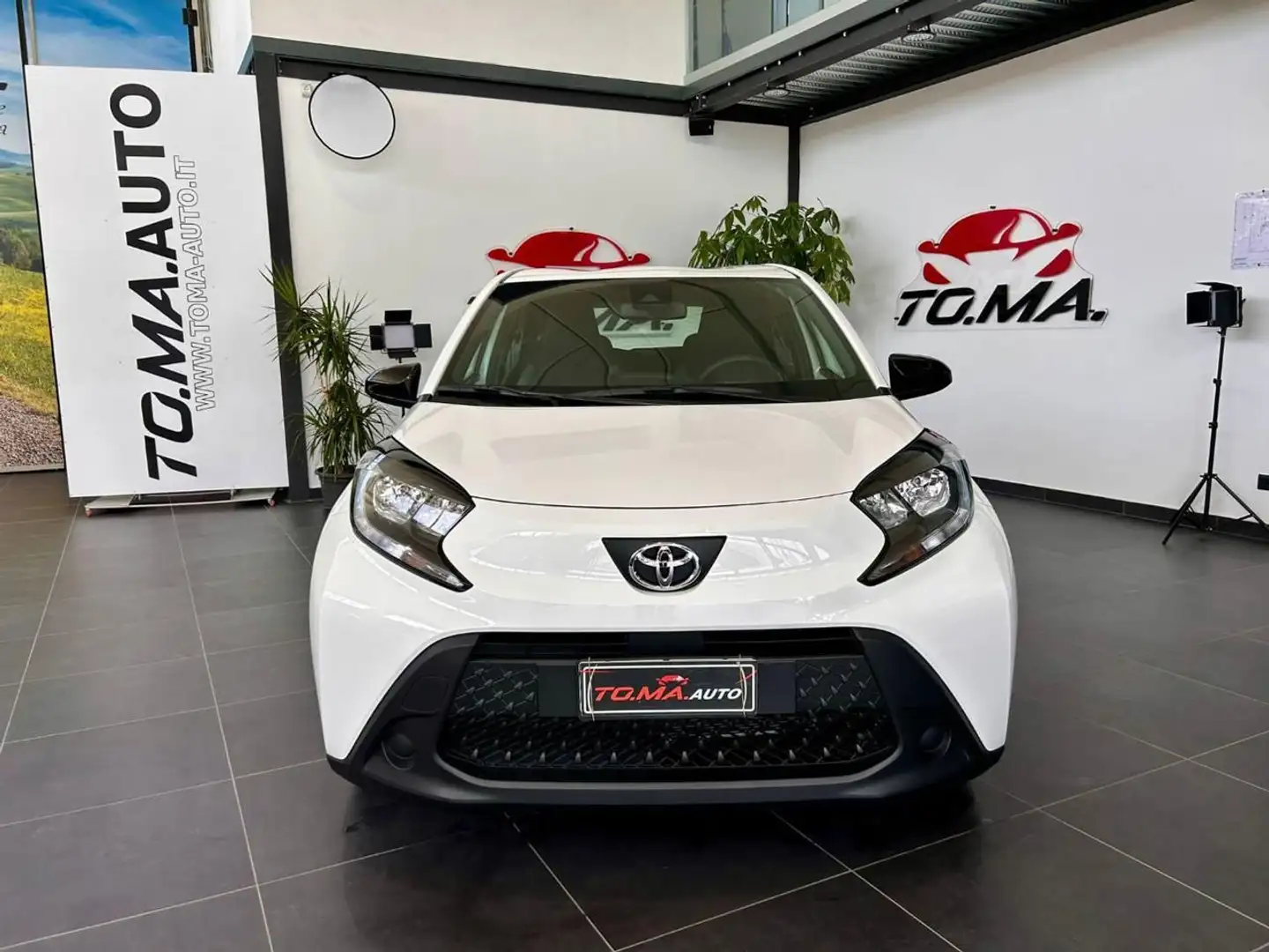 Toyota Aygo X 1.0 VVT-i 72 CV 5 porte Active S-CVT Weiß - 2
