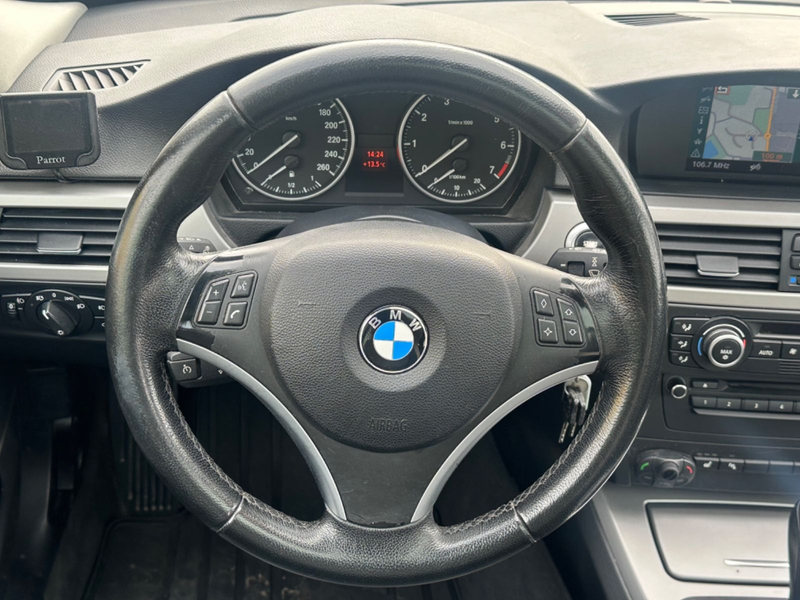 BMW 318 Baureihe 3 Touring 318i--Panorama-AHK-- — photo 12