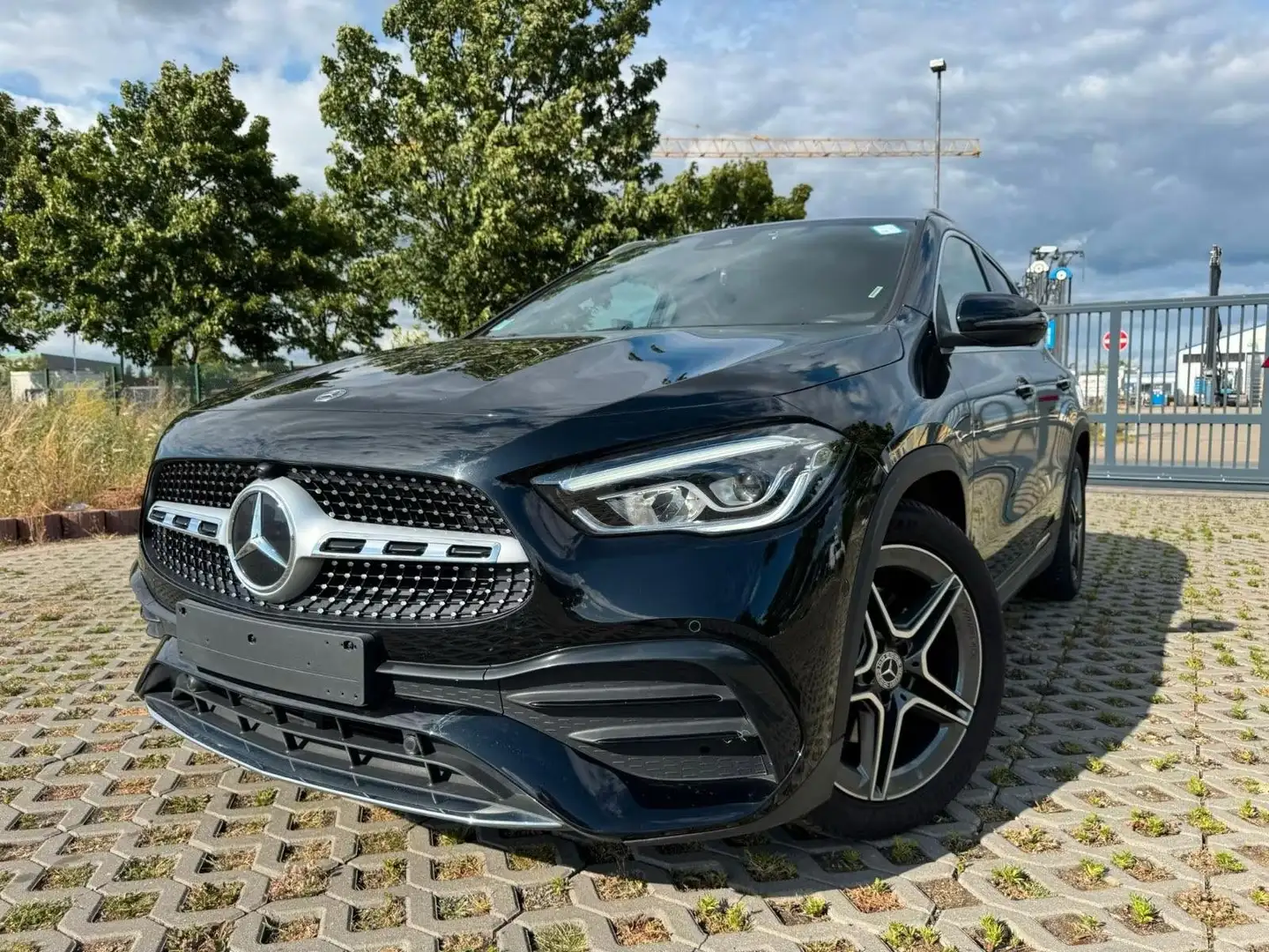 Mercedes-Benz GLA 200 d AMG Premium - 1