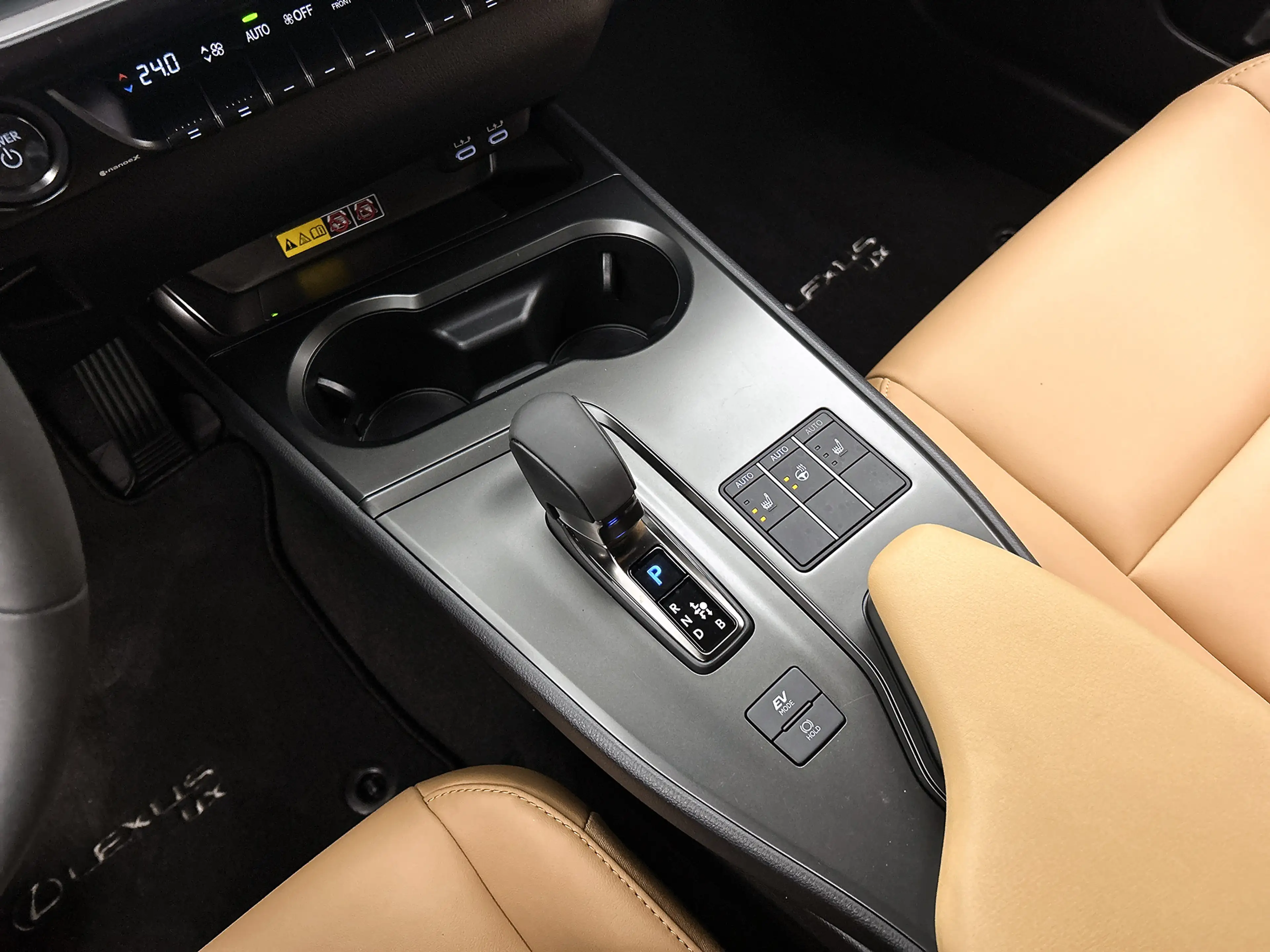 Lexus UX 300h F SPORT Design | Navigatie | BLS | PDC | — photo 11