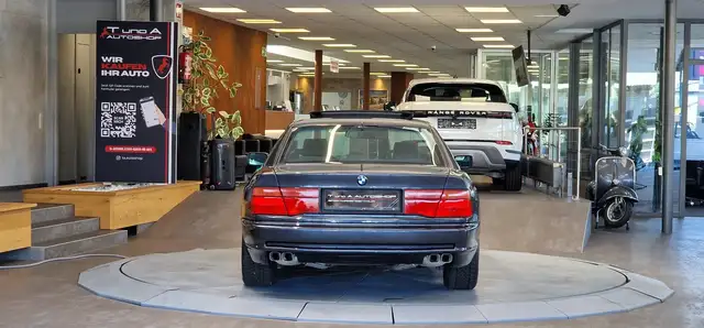 BMW 8 Series view 8