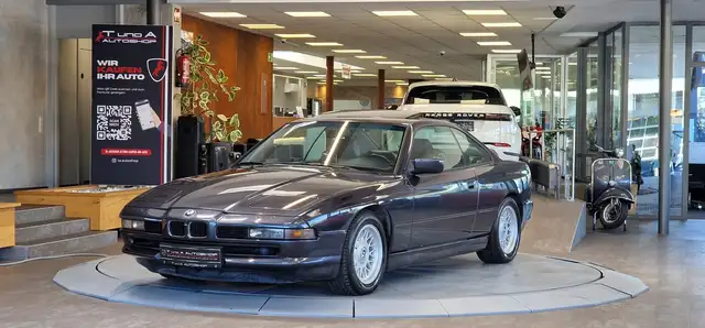 BMW 8 Series view 10