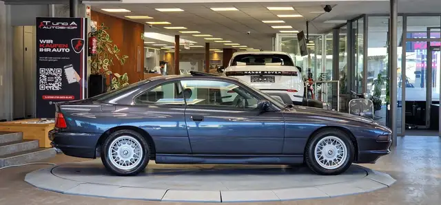 BMW 8 Series view 4