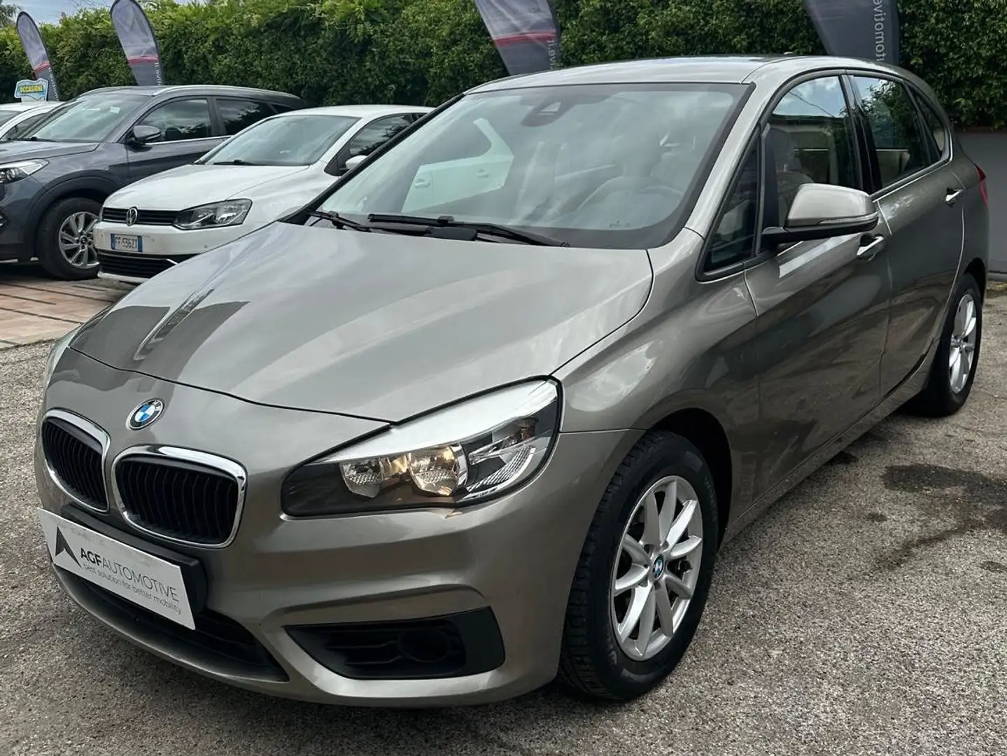 BMW 218 Serie 2 Active Tourer 218d Luxury auto Beige - 2