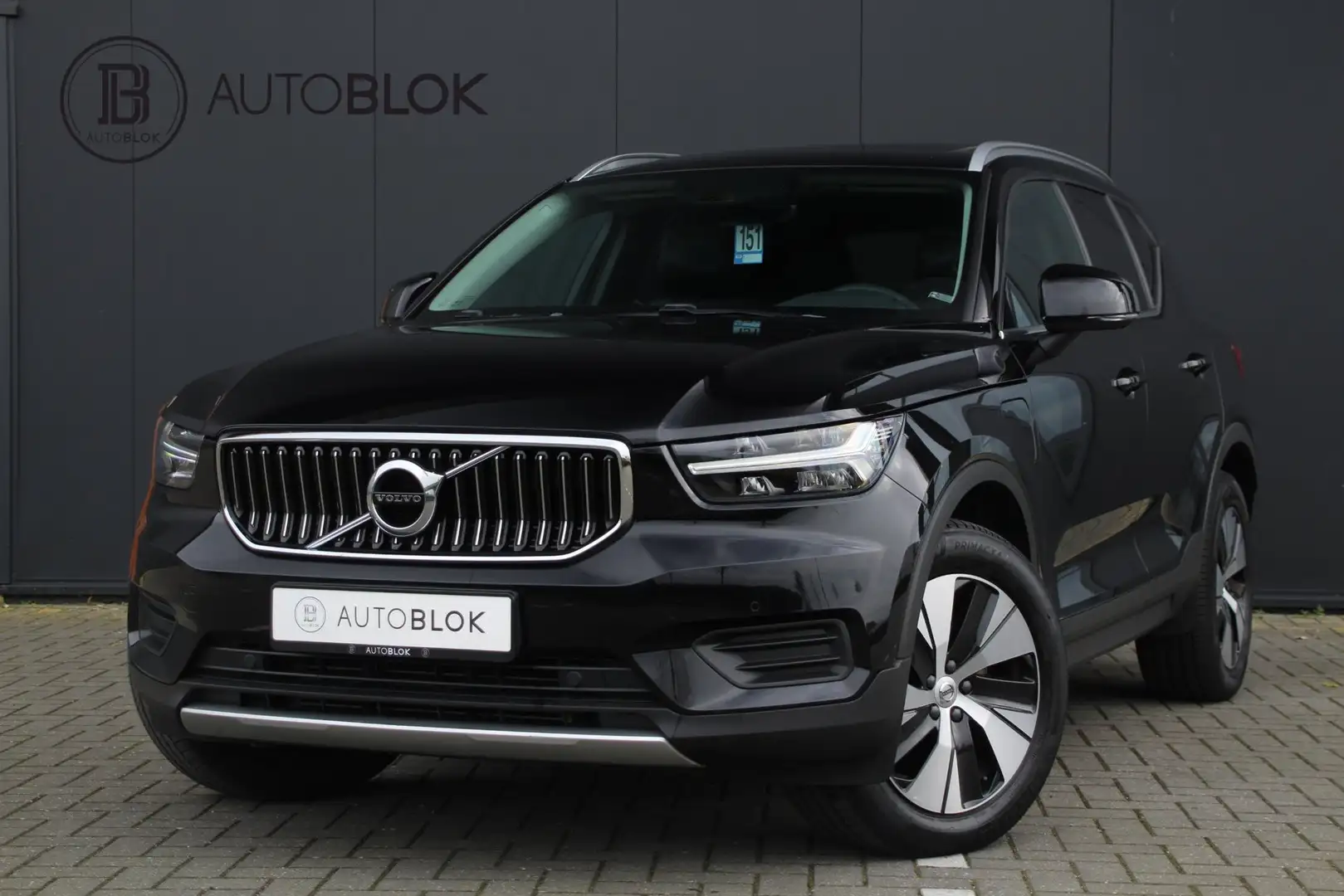 Volvo XC40 1.5 T4 Recharge Inscription Expression | Panoramad Schwarz - 1