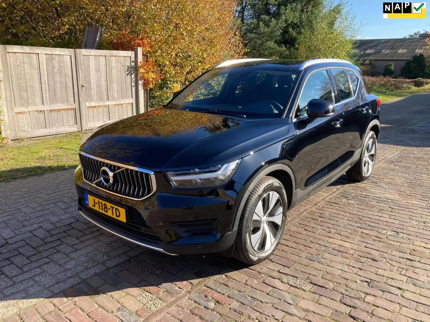 Volvo XC40 1.5 T4 Recharge Inscription Expression Trekhaak, P Noir - 1
