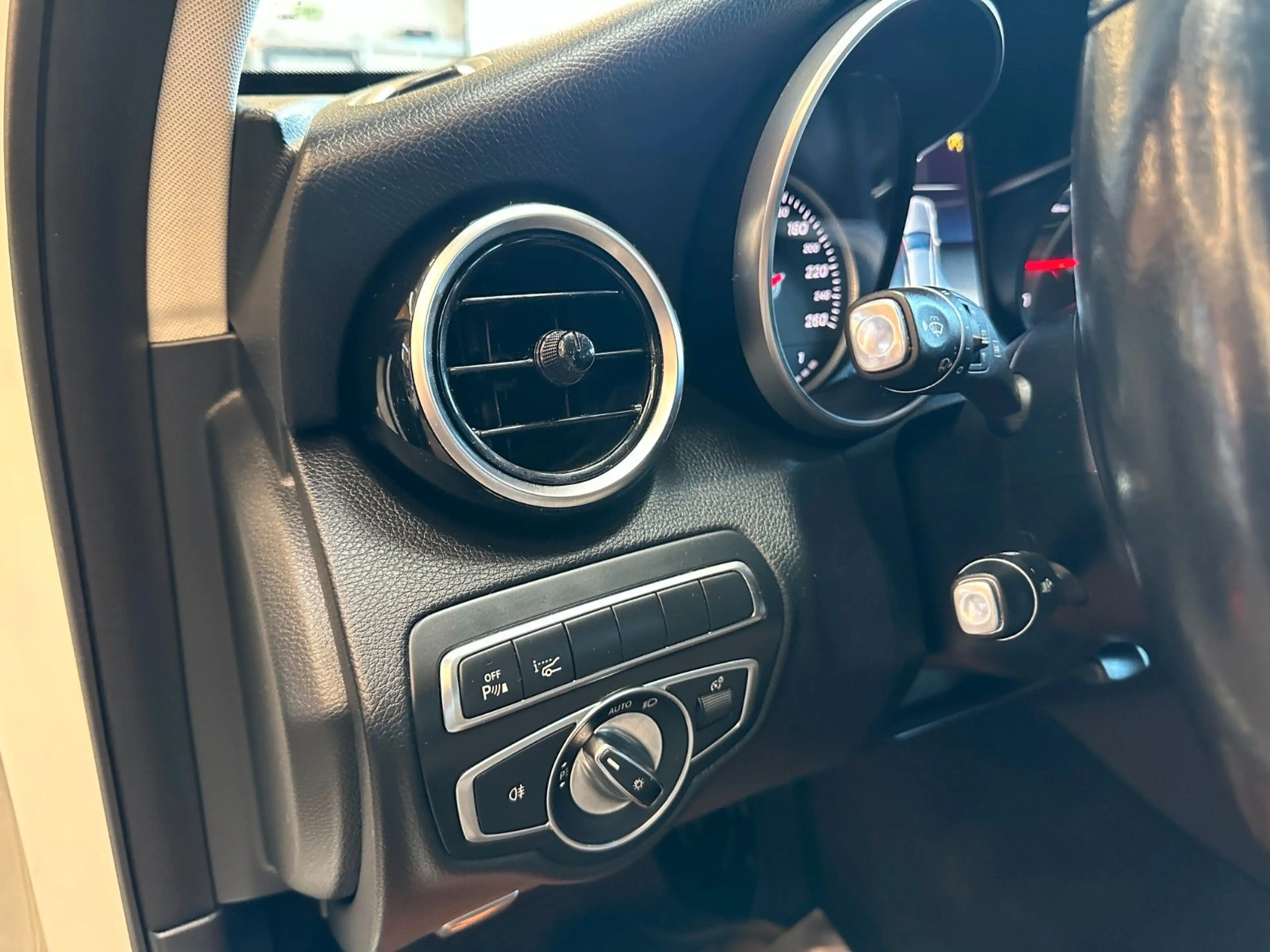 Mercedes-Benz C 220 *KEYLESS*BURMESTER*TEMPO*NAV*LED*PDC* — photo 10