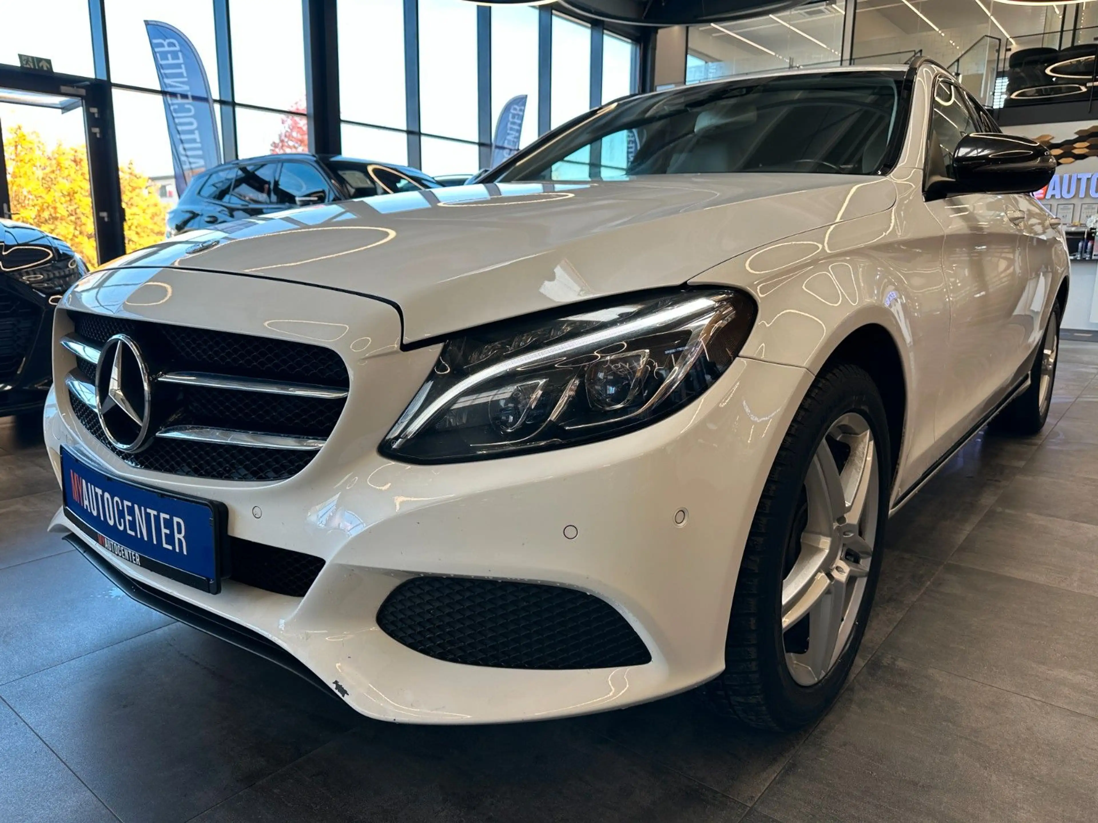 Mercedes-Benz C 220 *KEYLESS*BURMESTER*TEMPO*NAV*LED*PDC* — photo 4