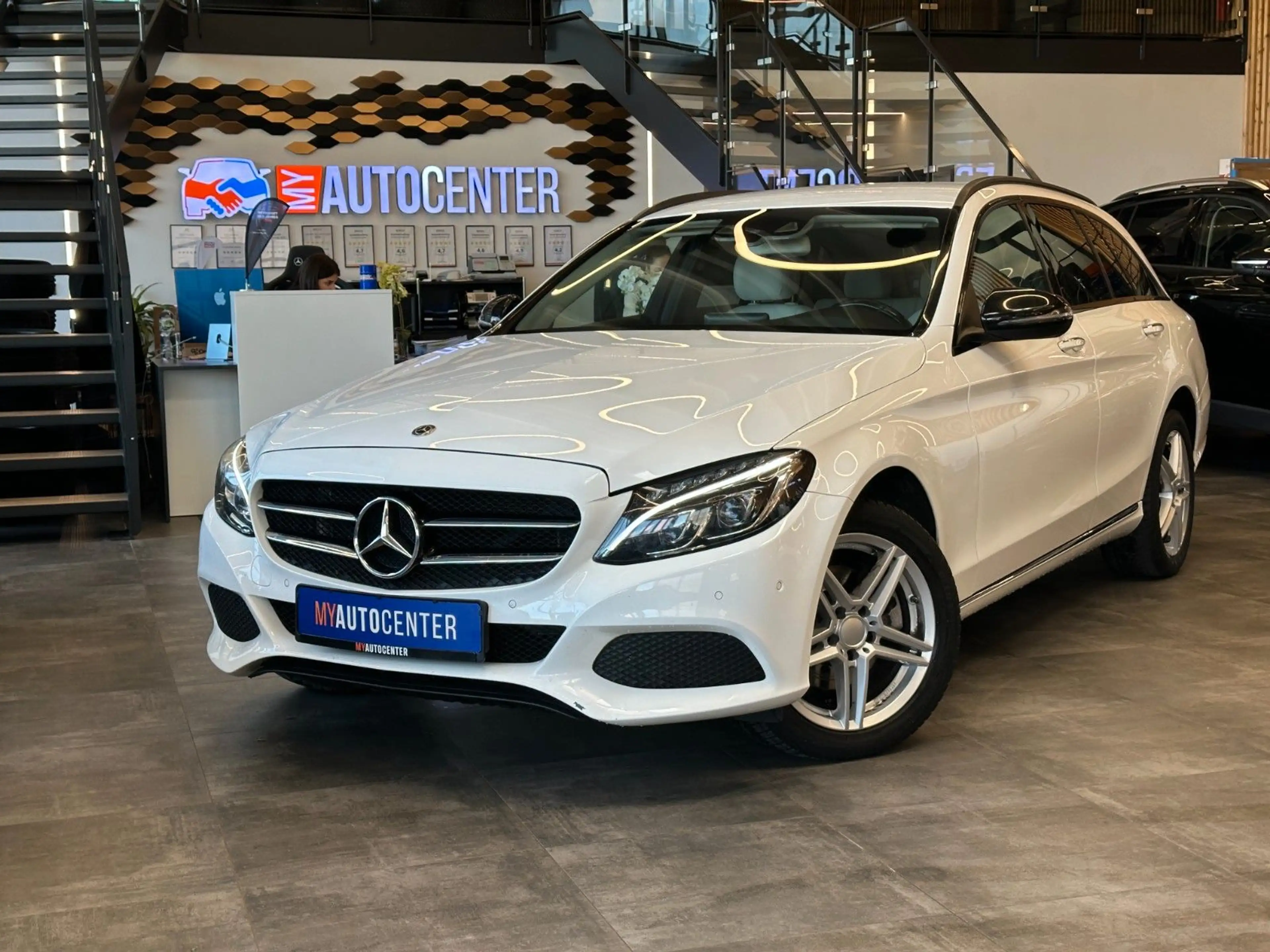 Mercedes-Benz C 220 *KEYLESS*BURMESTER*TEMPO*NAV*LED*PDC*