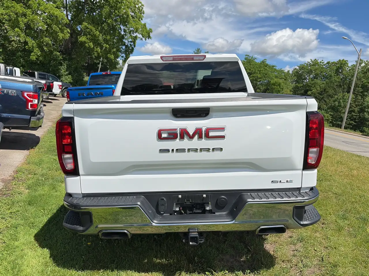 GMC Sierra 1500 снимка GMC Sierra 1500