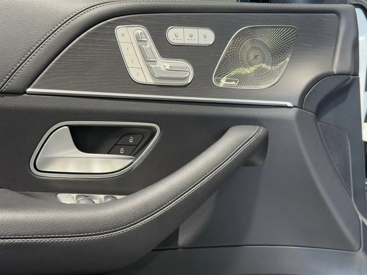 Mercedes-Benz GLE снимка Mercedes-Benz GLE