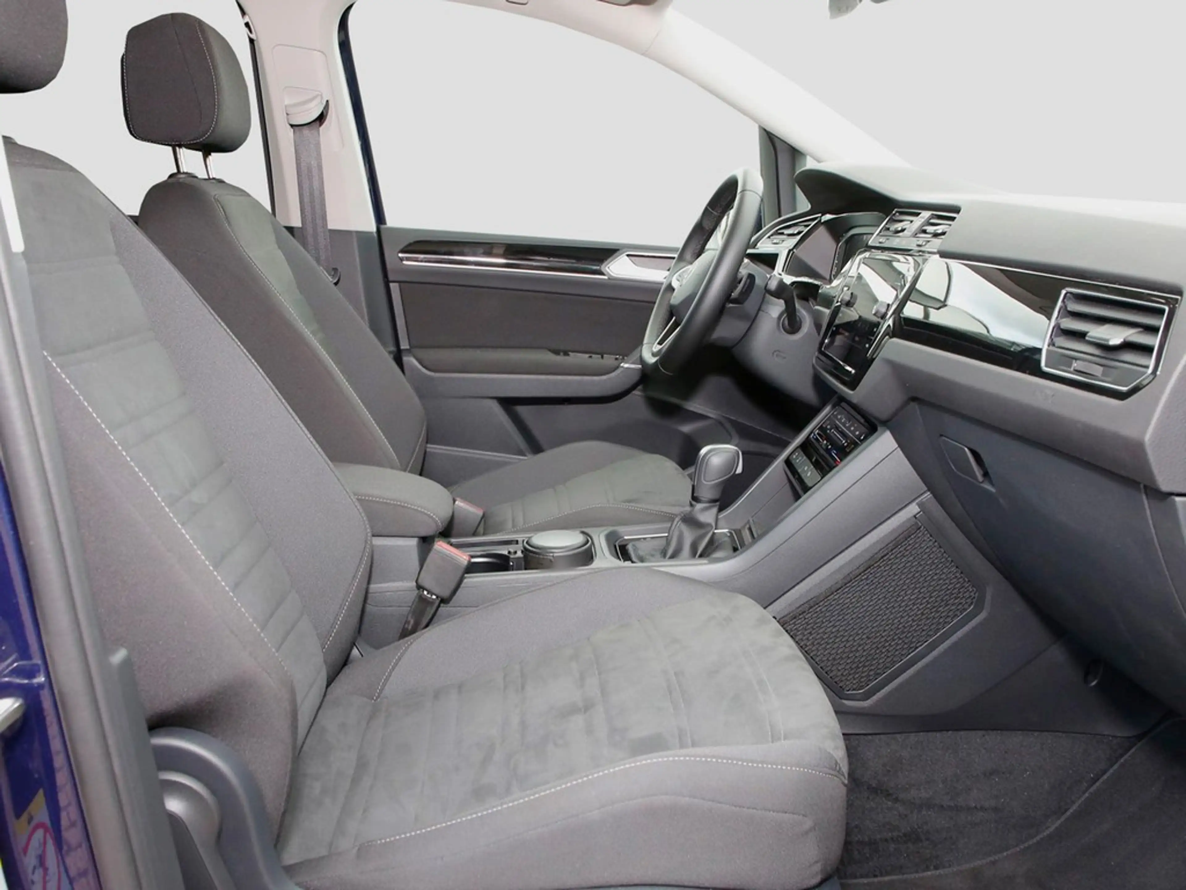 Volkswagen Touran 2.0 TDI DSG Highline 17"ACC BMT LED SHZ — photo 9