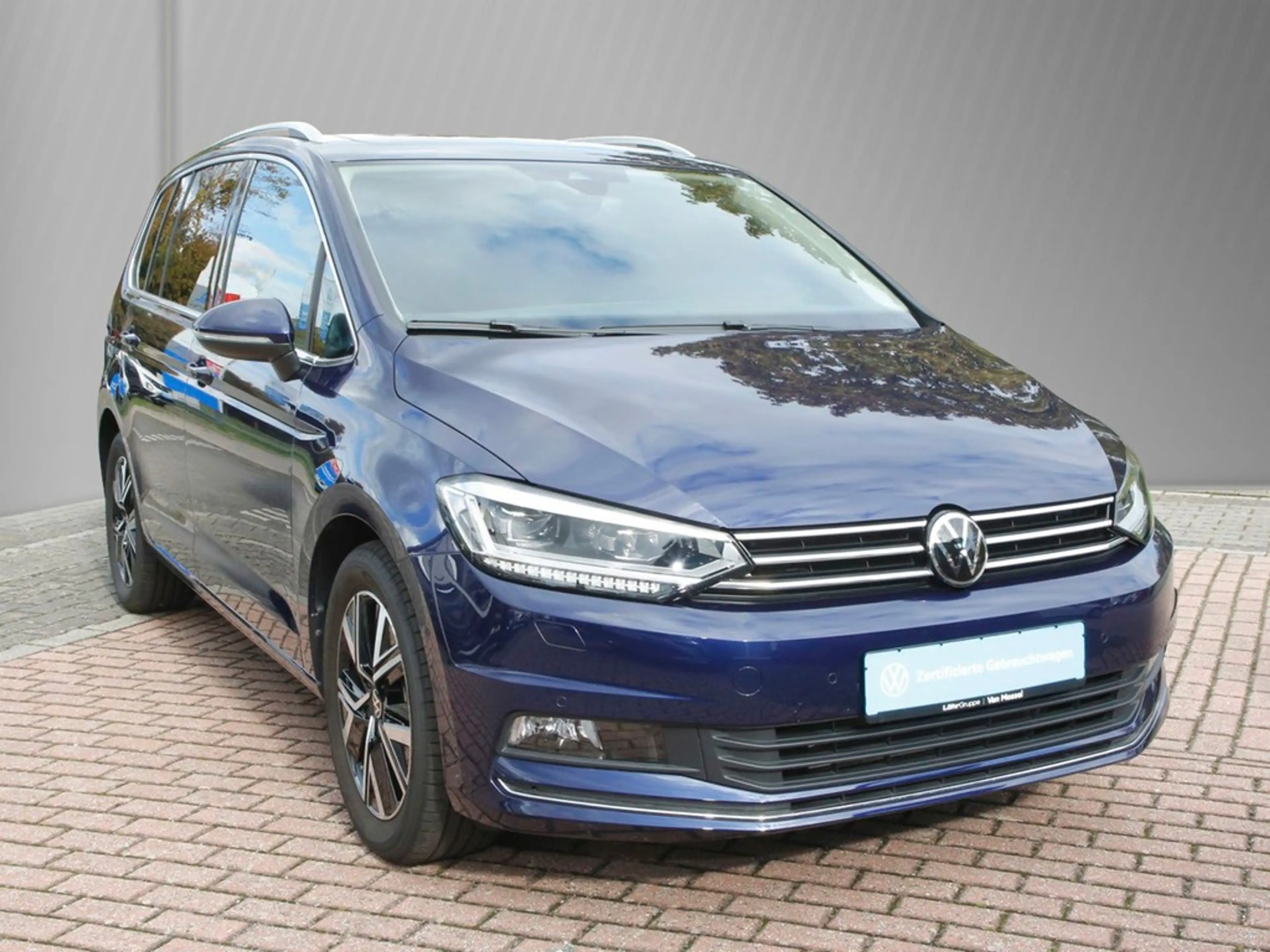 Volkswagen Touran 2.0 TDI DSG Highline 17"ACC BMT LED SHZ — photo 4