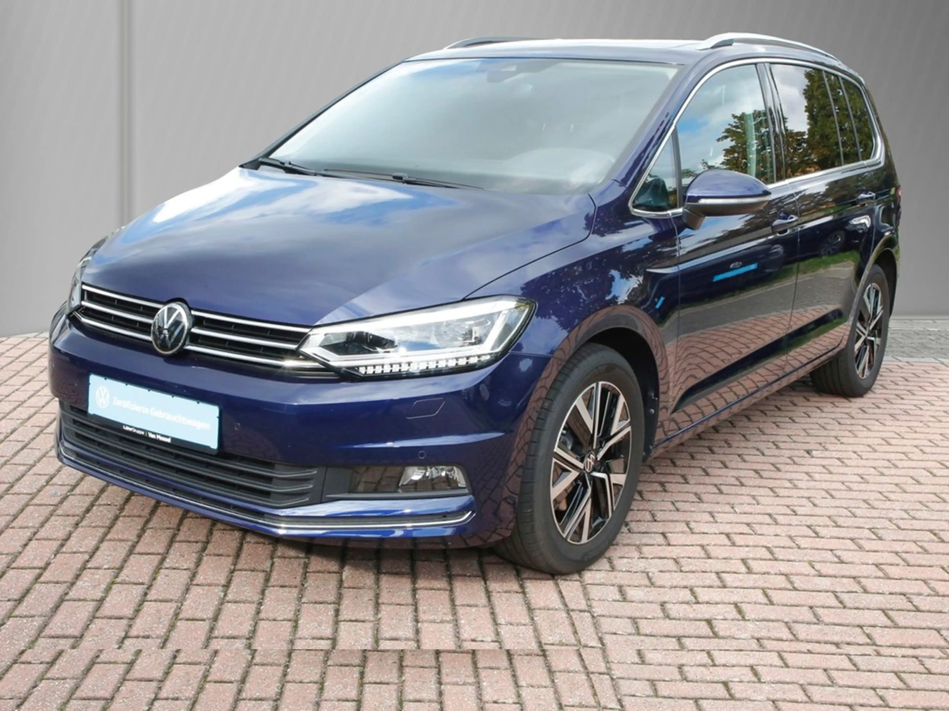 Volkswagen Touran 2.0 TDI DSG Highline 17"ACC BMT LED SHZ — photo 3