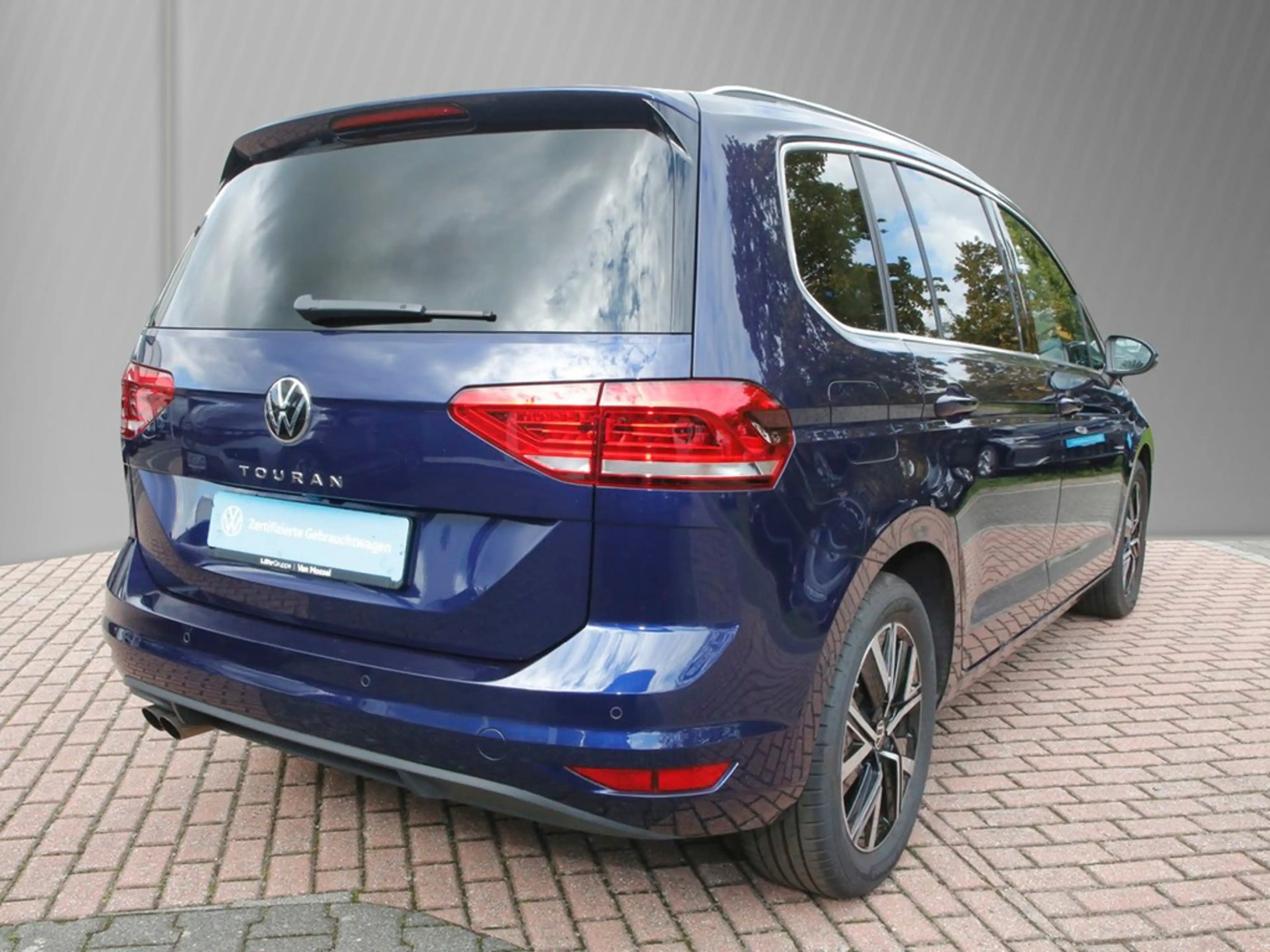 Volkswagen Touran 2.0 TDI DSG Highline 17"ACC BMT LED SHZ — photo 5