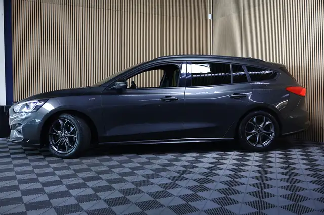 Ford Focus view 9