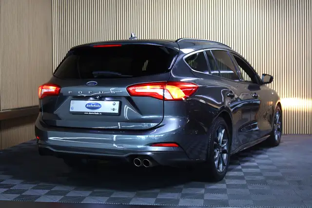 Ford Focus view 3