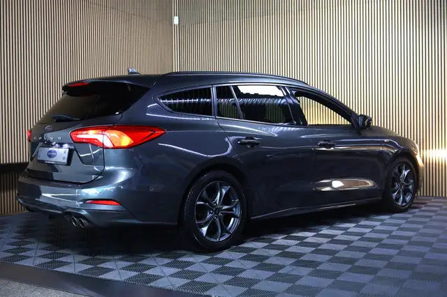 Ford Focus view 5