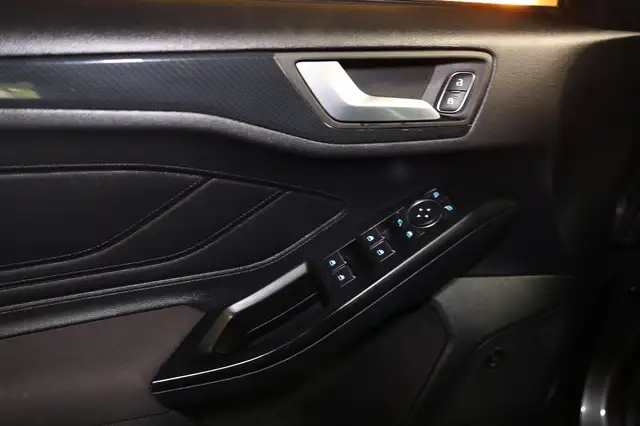 Ford Focus view 12