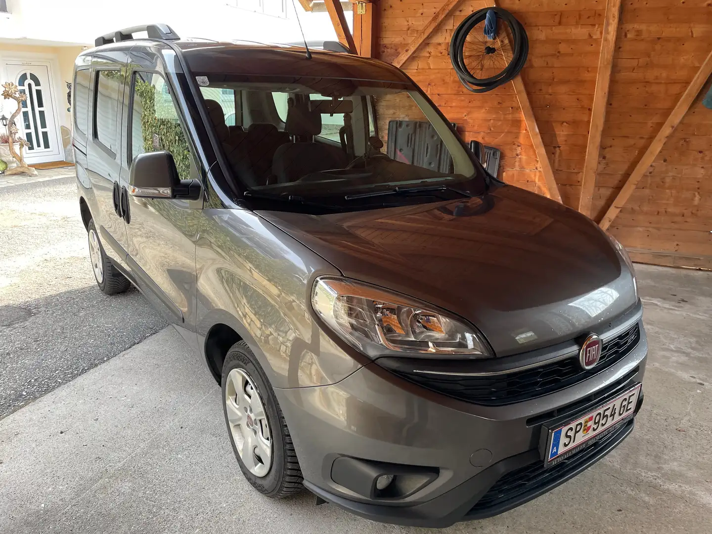 Fiat Doblo Lounge (Kurzversion) Grau - 2