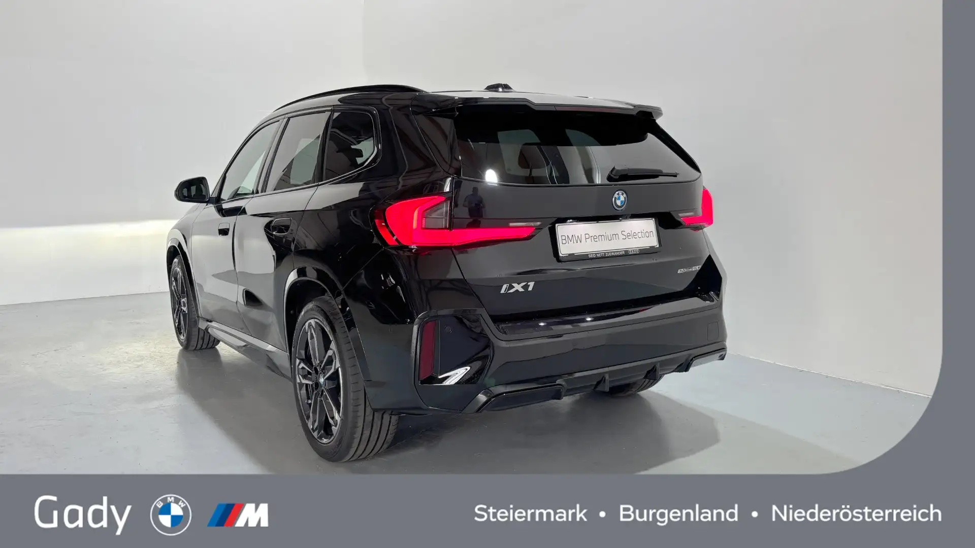 BMW iX1 eDrive20 Schwarz - 2