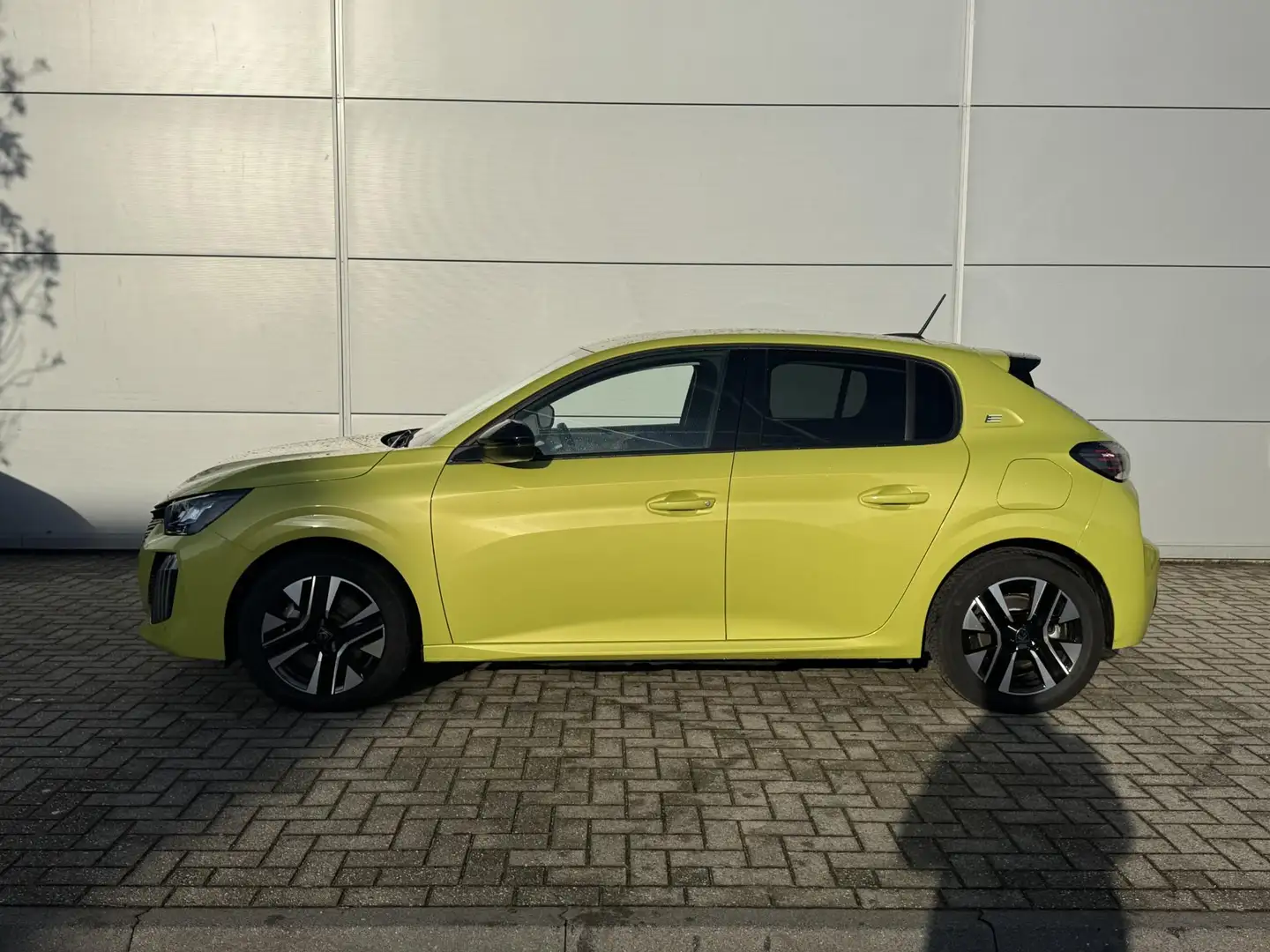 Peugeot e-208 EV Style 50 kWh |  Apple Carplay/Android Auto | Cl Jaune - 2