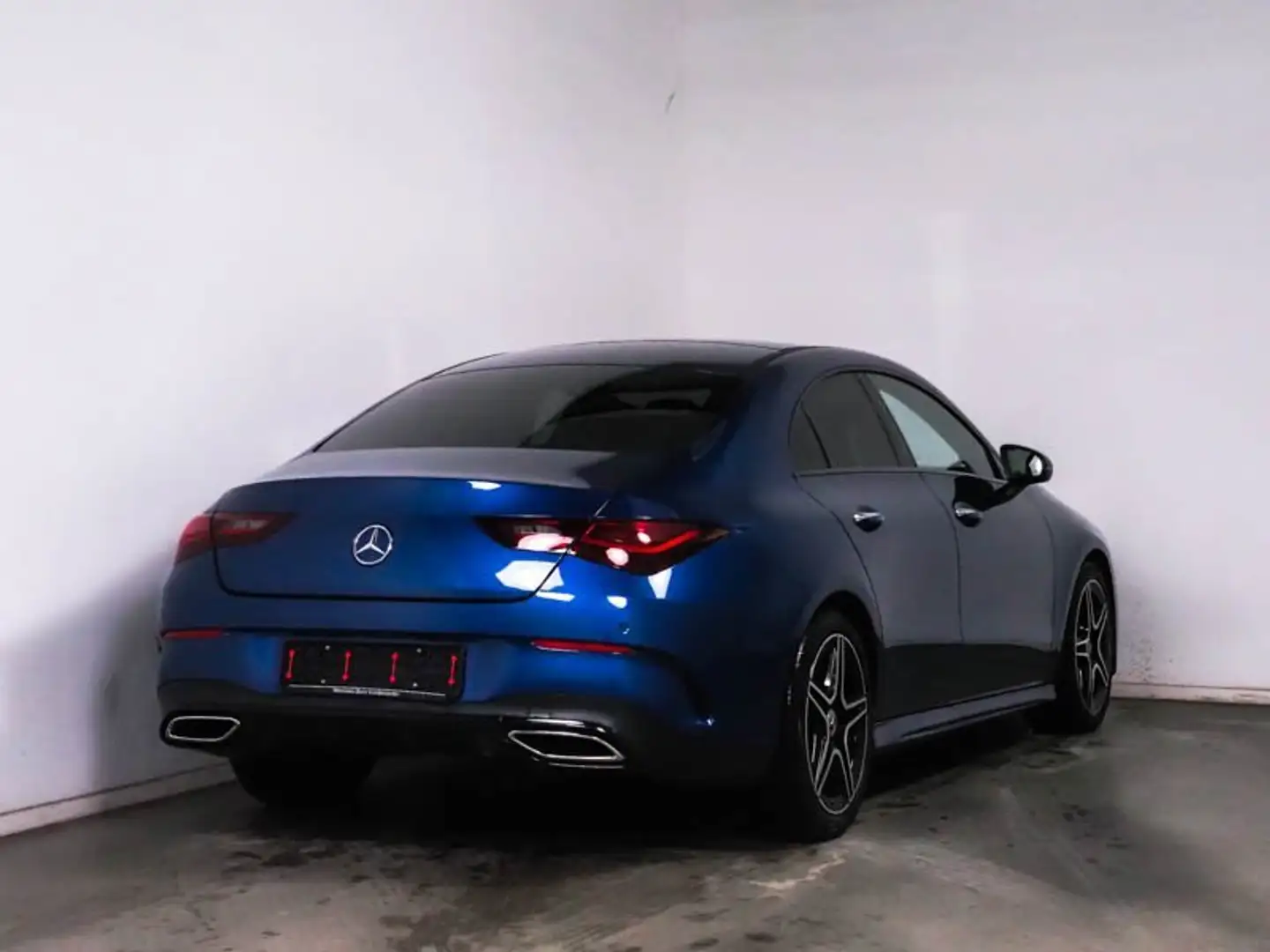 Mercedes-Benz CLA 200 Coupé AMG Premium+PANO-SD+AHK+NIGHT+TWA+ Blau - 2