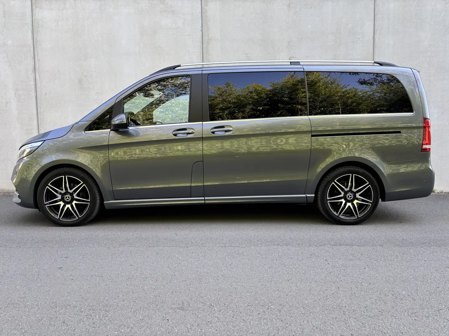 Mercedes-Benz V 300 D Avantgarde+AMG Pack/Face Lift/Utilitaire 5places Gris - 1