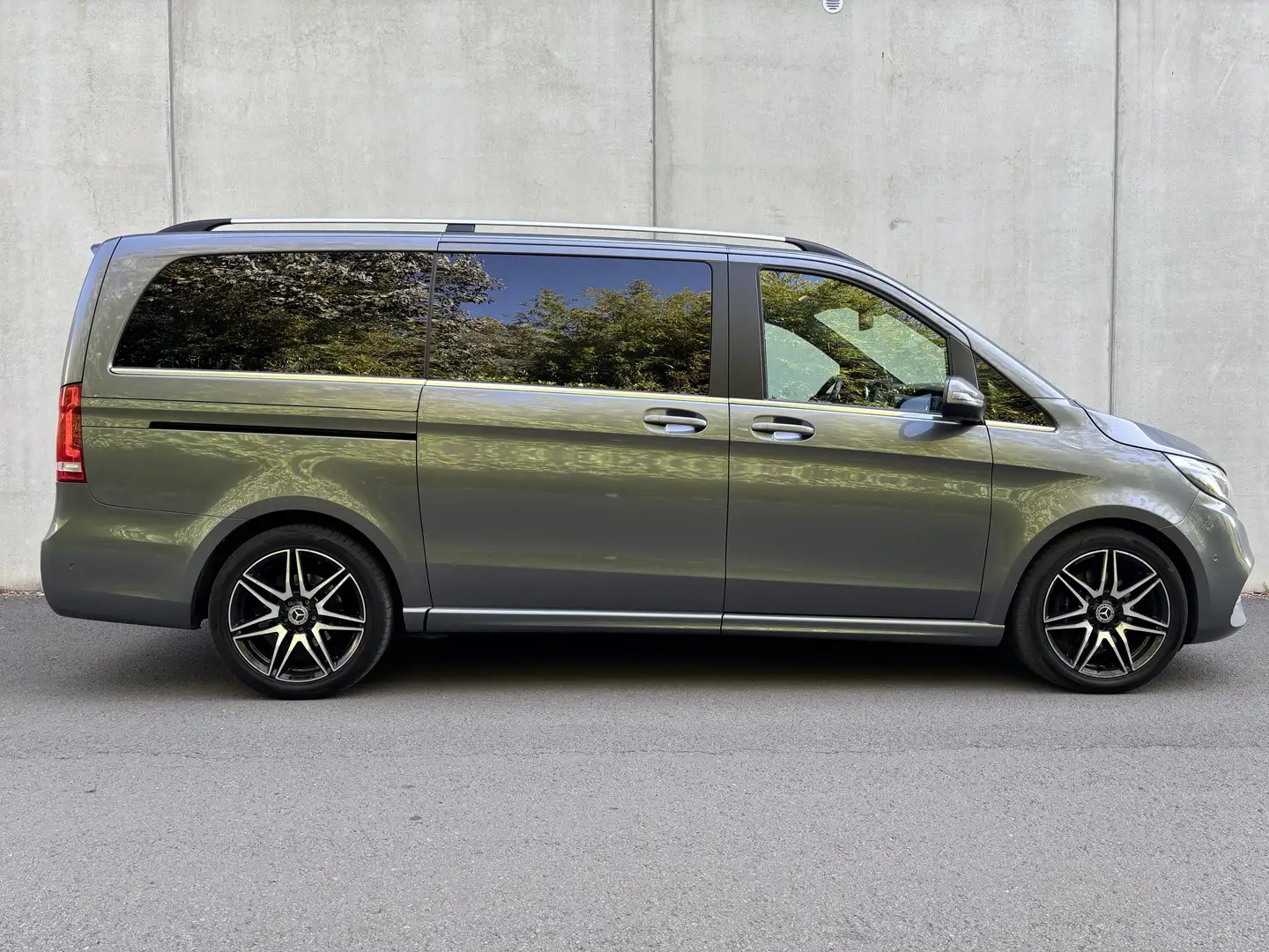 Mercedes-Benz V 300 D Avantgarde+AMG Pack/Face Lift/Utilitaire 5places Gris - 2