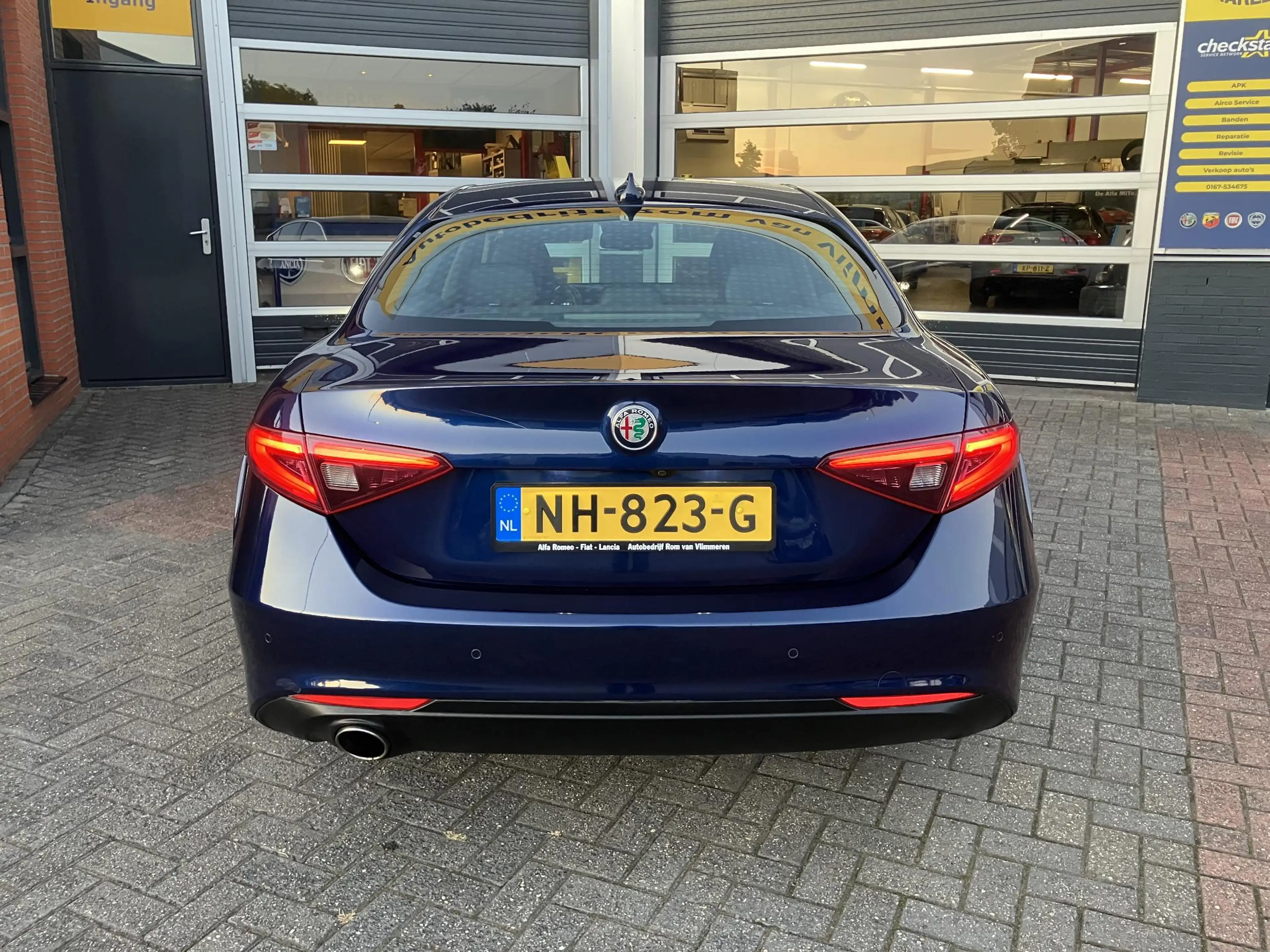 Alfa Romeo Giulia 2.0T Super — photo 13