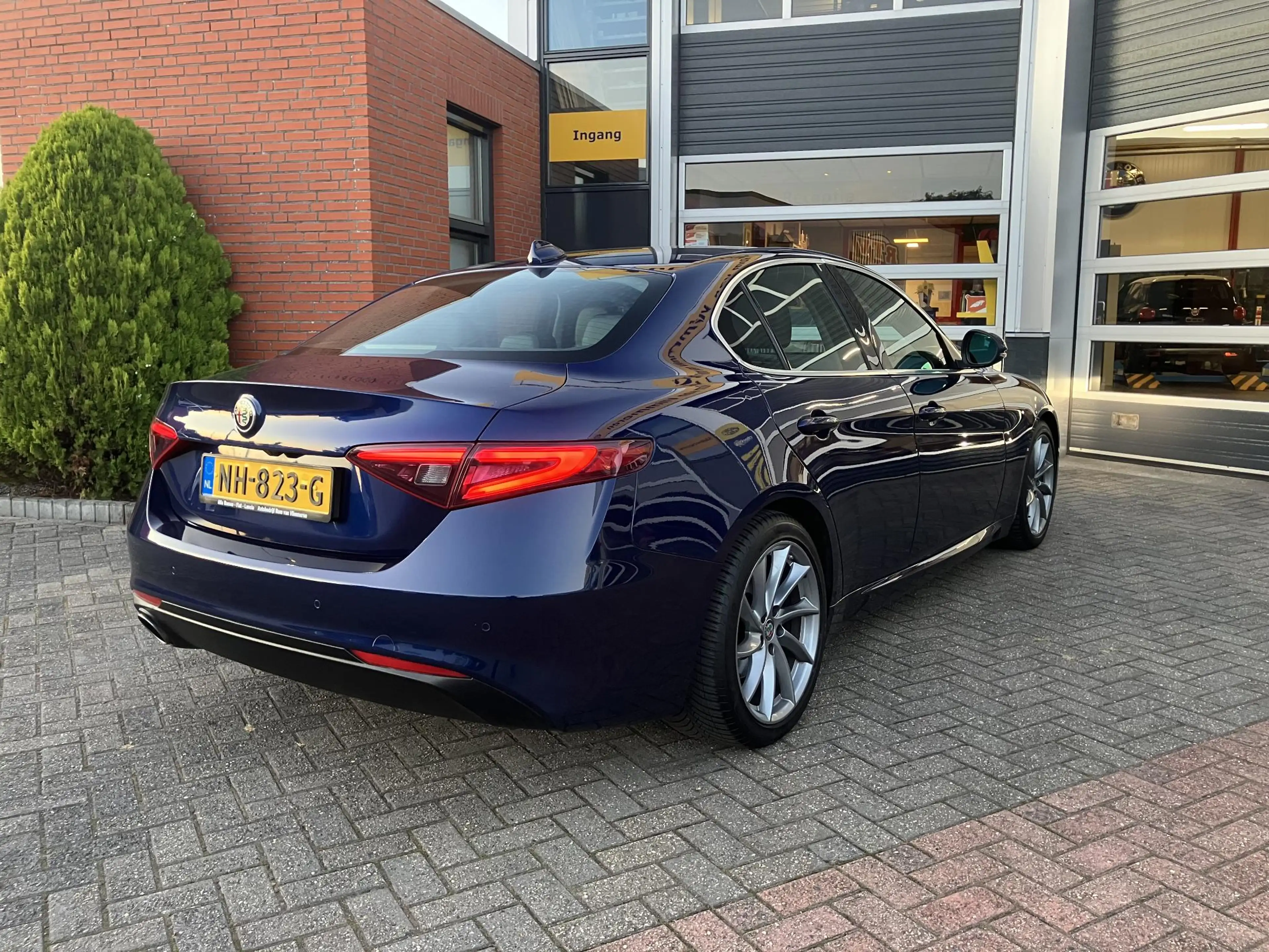 Alfa Romeo Giulia 2.0T Super — photo 11