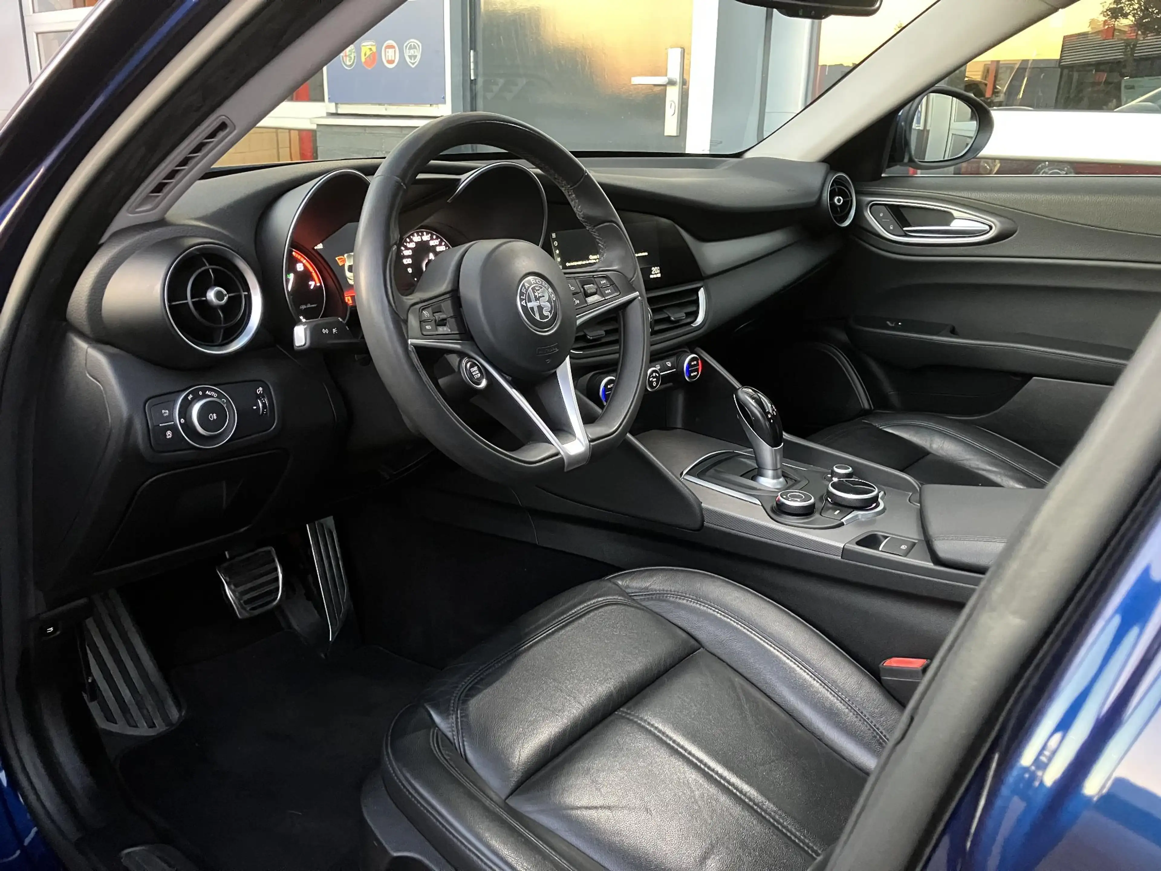 Alfa Romeo Giulia 2.0T Super — photo 22