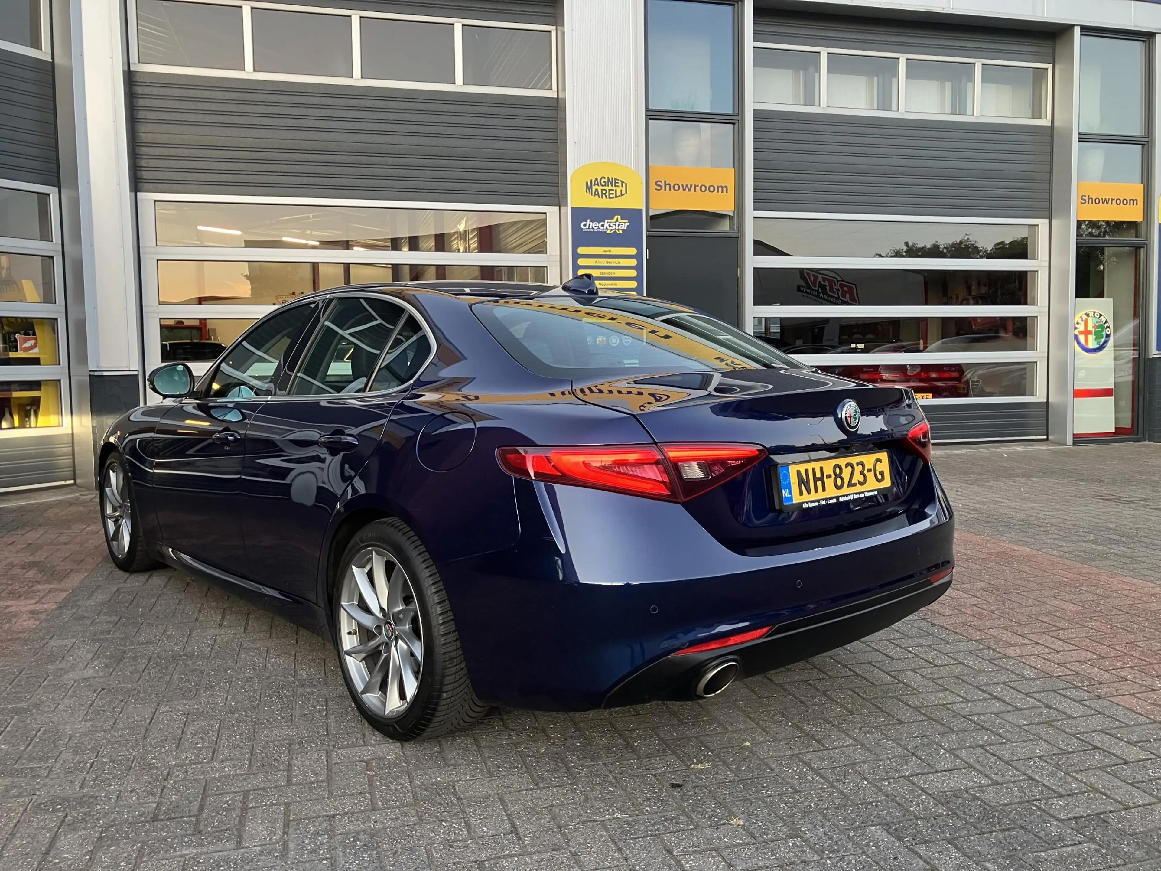 Alfa Romeo Giulia 2.0T Super — photo 14