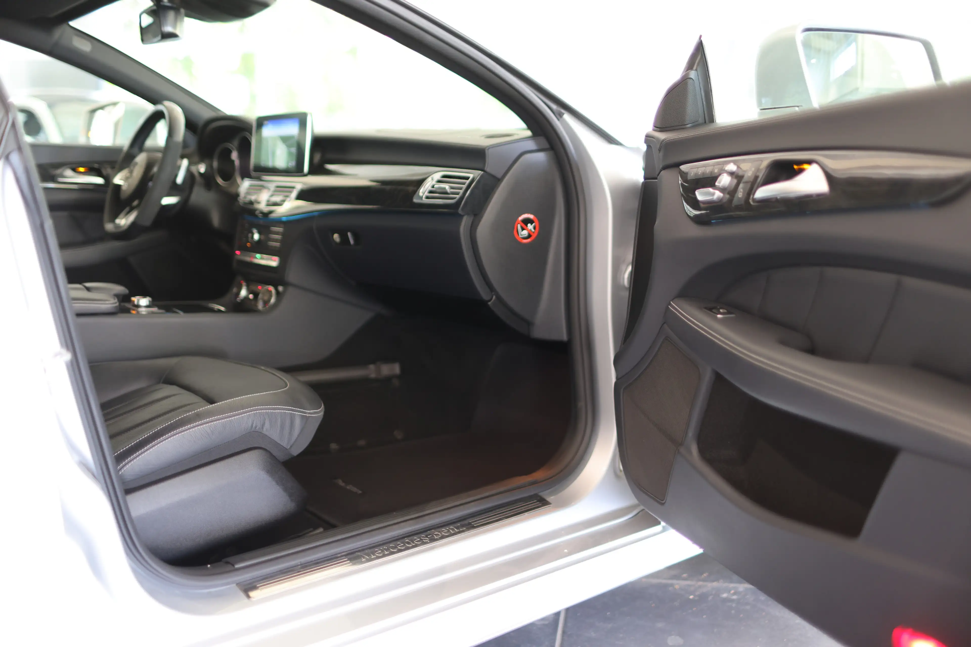 Mercedes-Benz CLS 350 d 4M AMG-LINE MULTIBEAM — photo 11