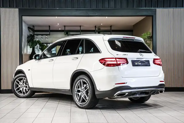 Mercedes-Benz GLC view 3