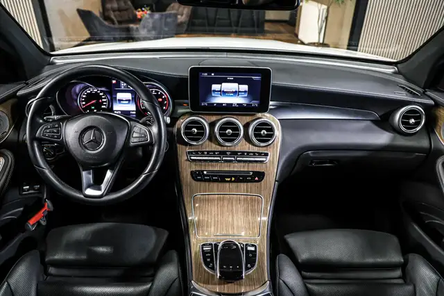 Mercedes-Benz GLC view 2