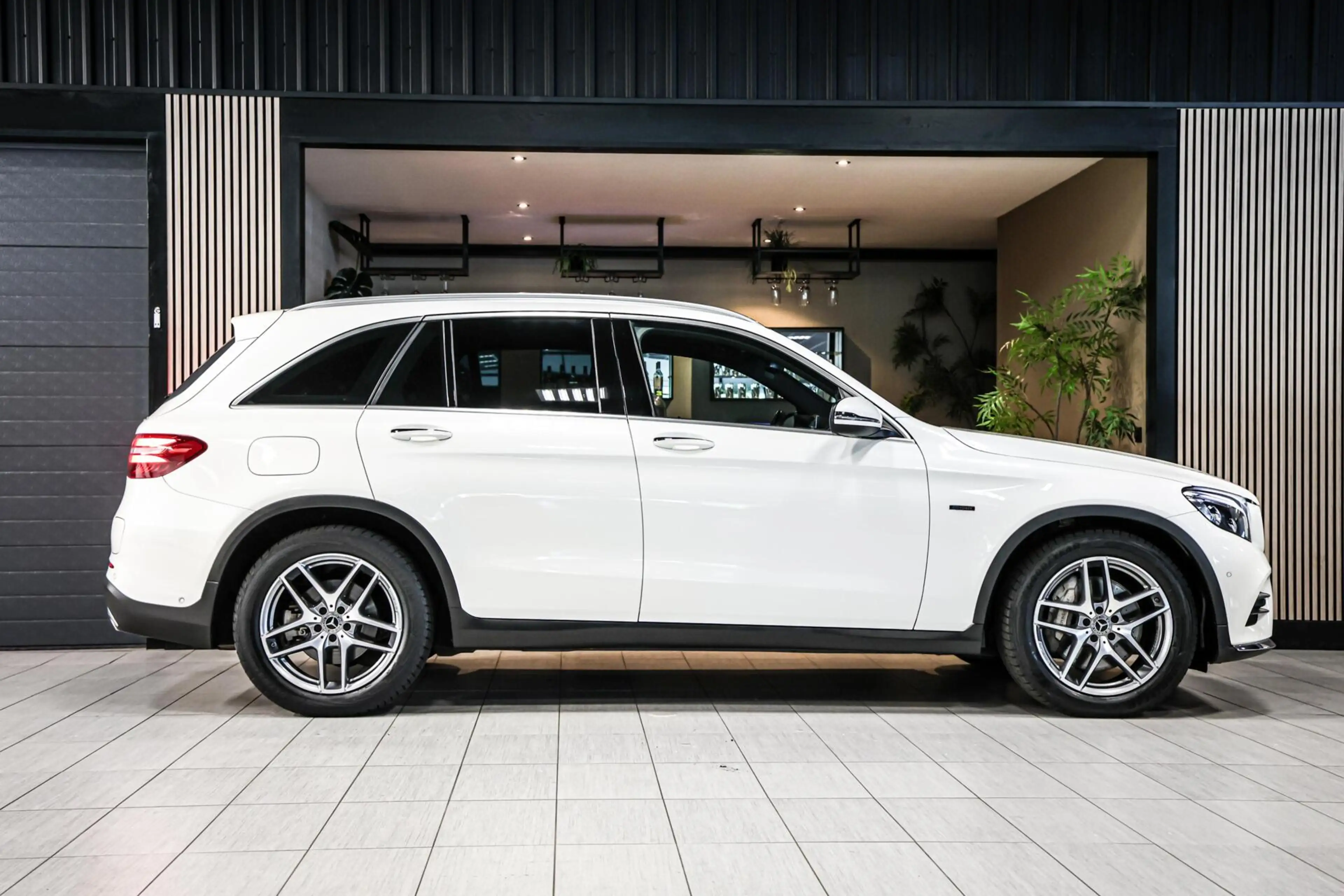 Mercedes-Benz GLC 350 350e 4MATIC AMG Premium Plus|Pano|verkoeling|Trekh — photo 14
