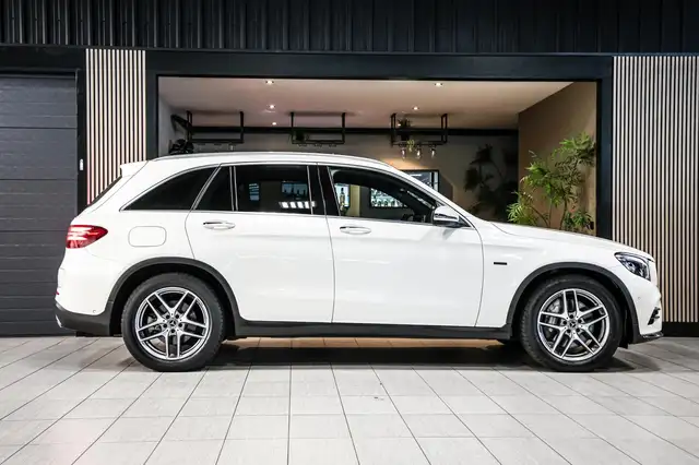 Mercedes-Benz GLC view 14