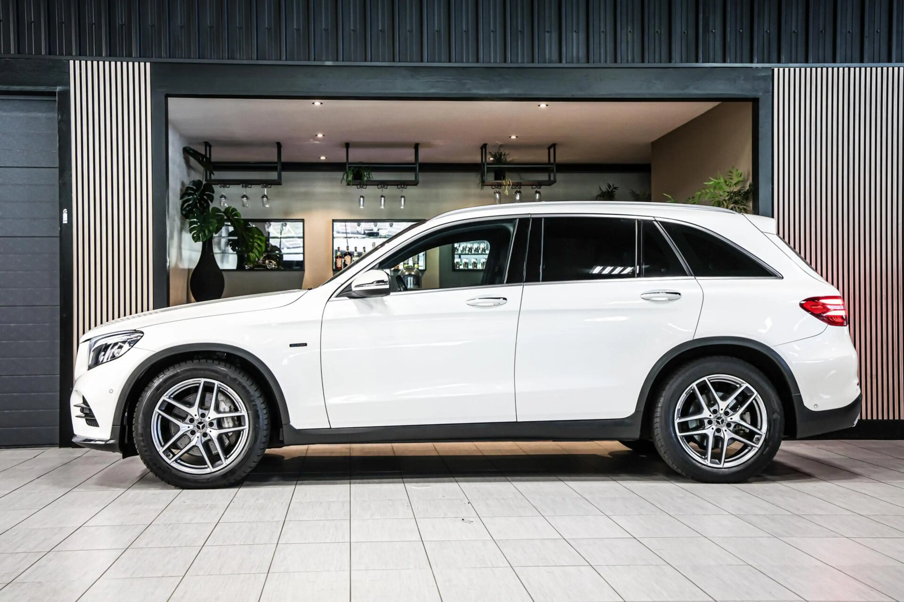 Mercedes-Benz GLC 350 350e 4MATIC AMG Premium Plus|Pano|verkoeling|Trekh — photo 7