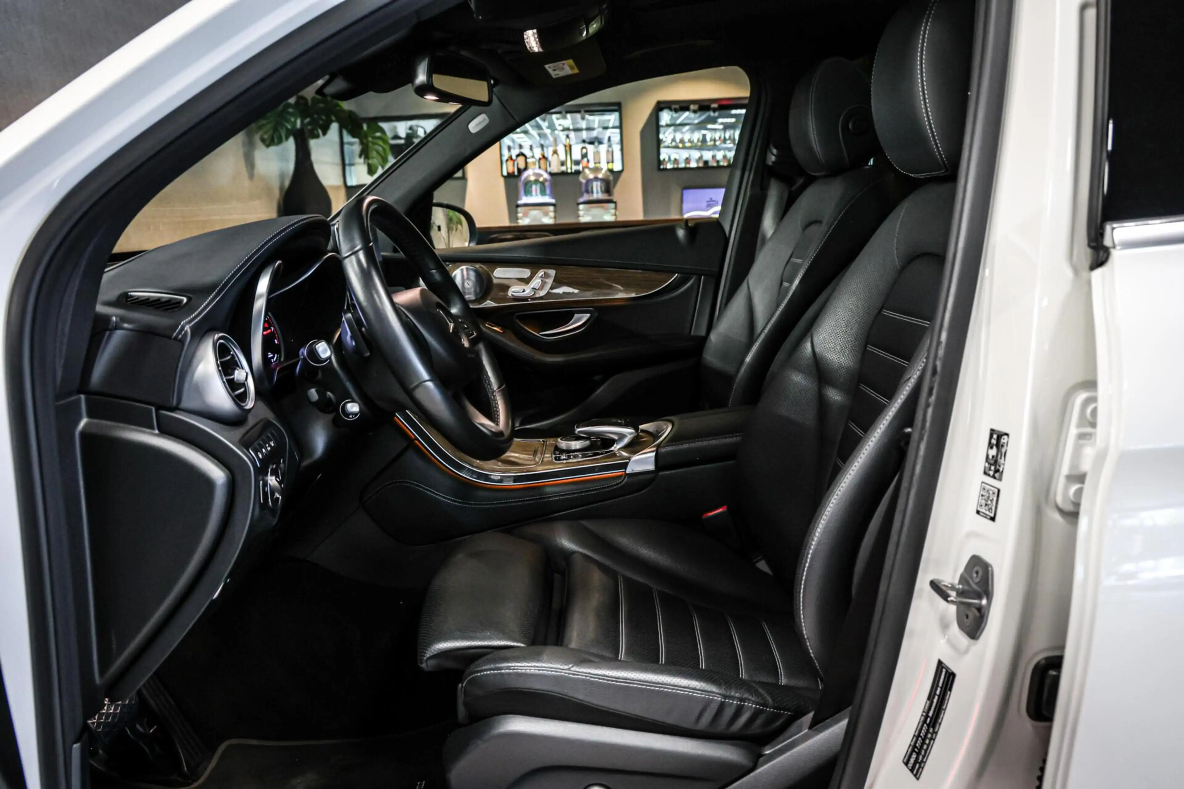 Mercedes-Benz GLC 350 350e 4MATIC AMG Premium Plus|Pano|verkoeling|Trekh — photo 9