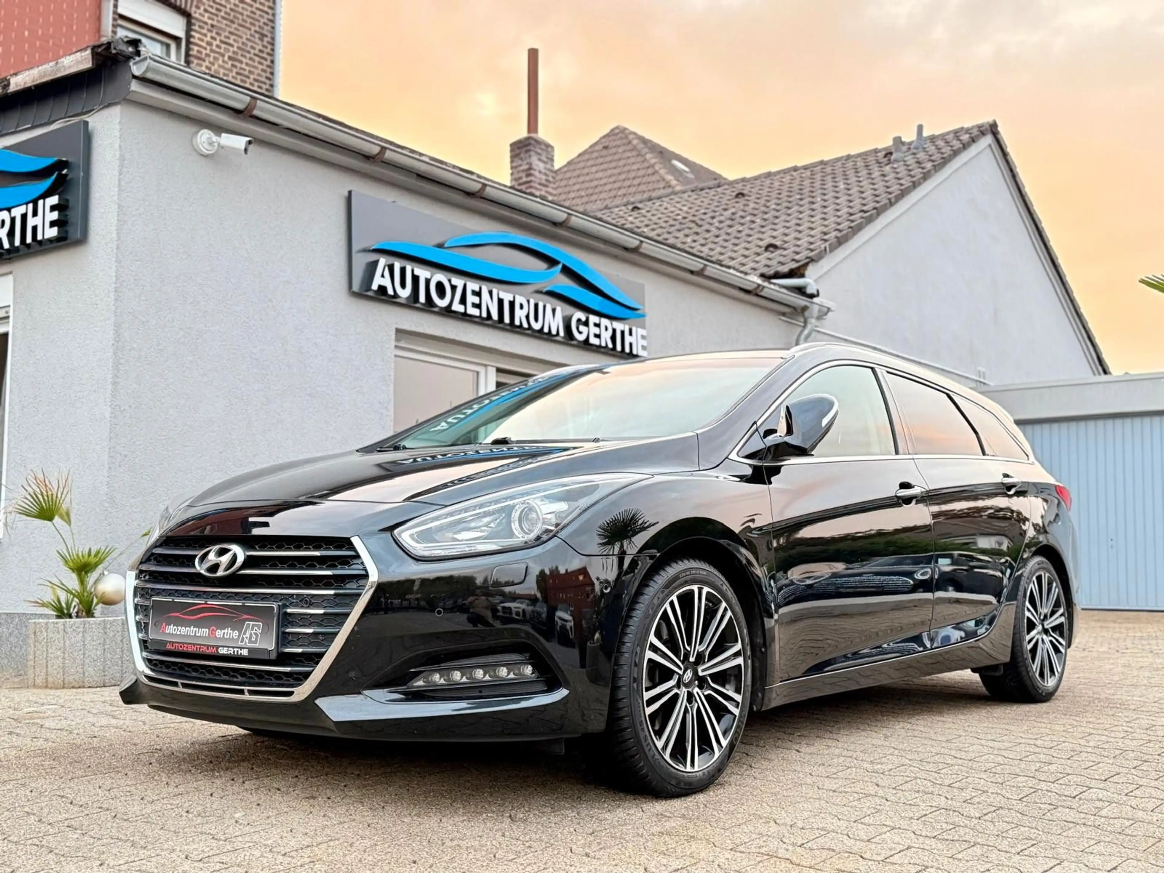 Hyundai i40 cw Premium *Leder*Kamera*Xenon*CarPlay* — photo 2